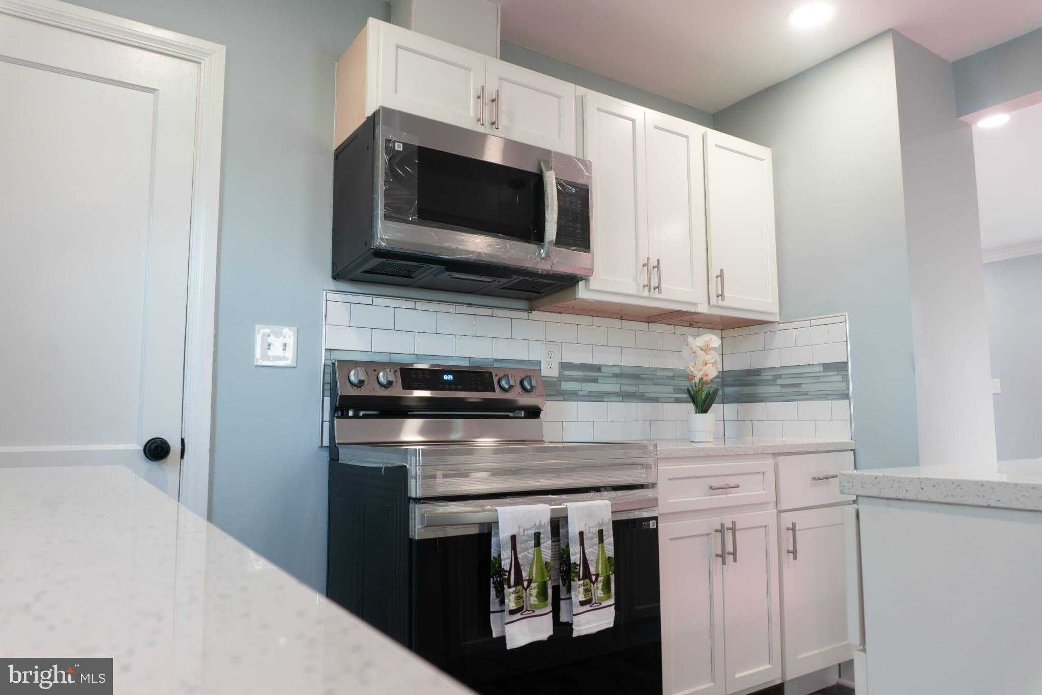 842 Guilford Ave photo 8