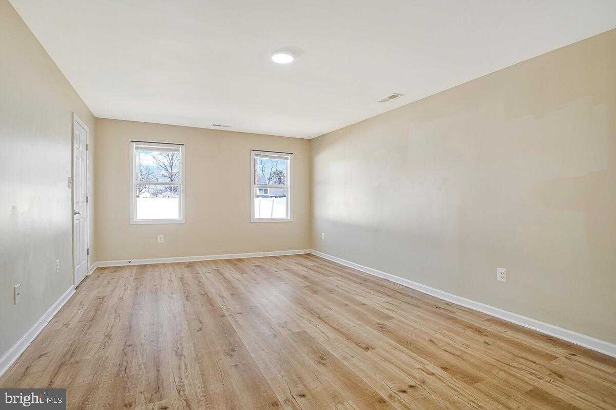 503 Catalpa Ln photo 7