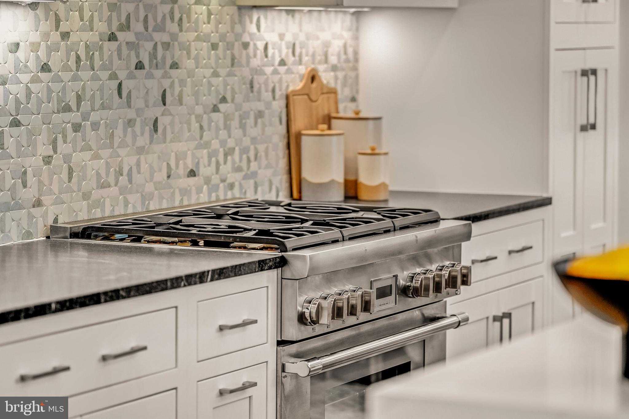 5921 Chesterbrook Rd photo 29