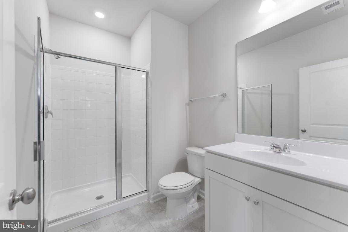 26438 Sir Jamie Ter photo 16