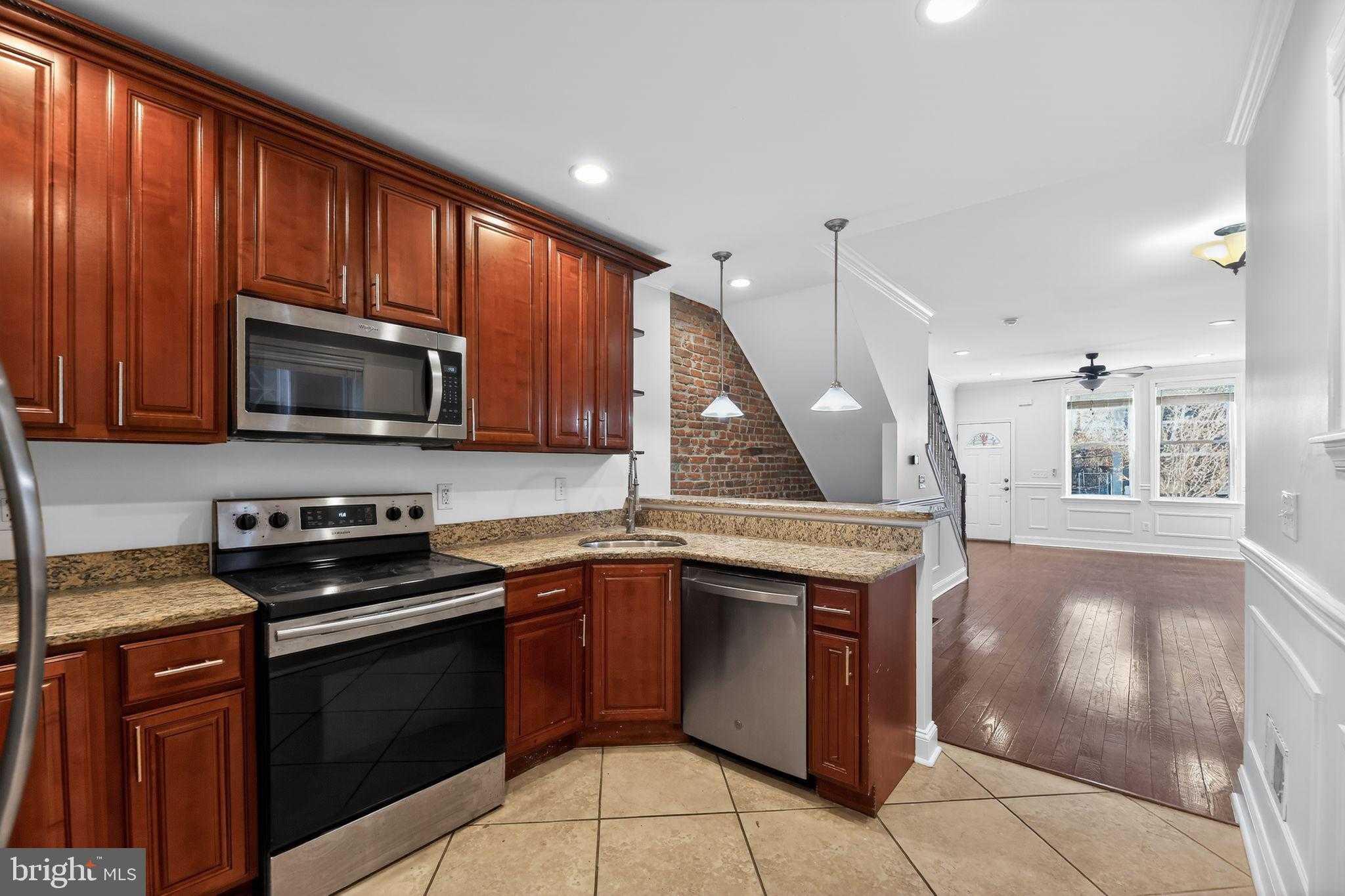 2413 N Carlisle St photo 5