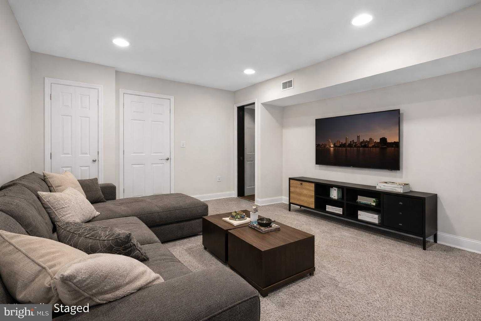 2413 N Carlisle St photo 8