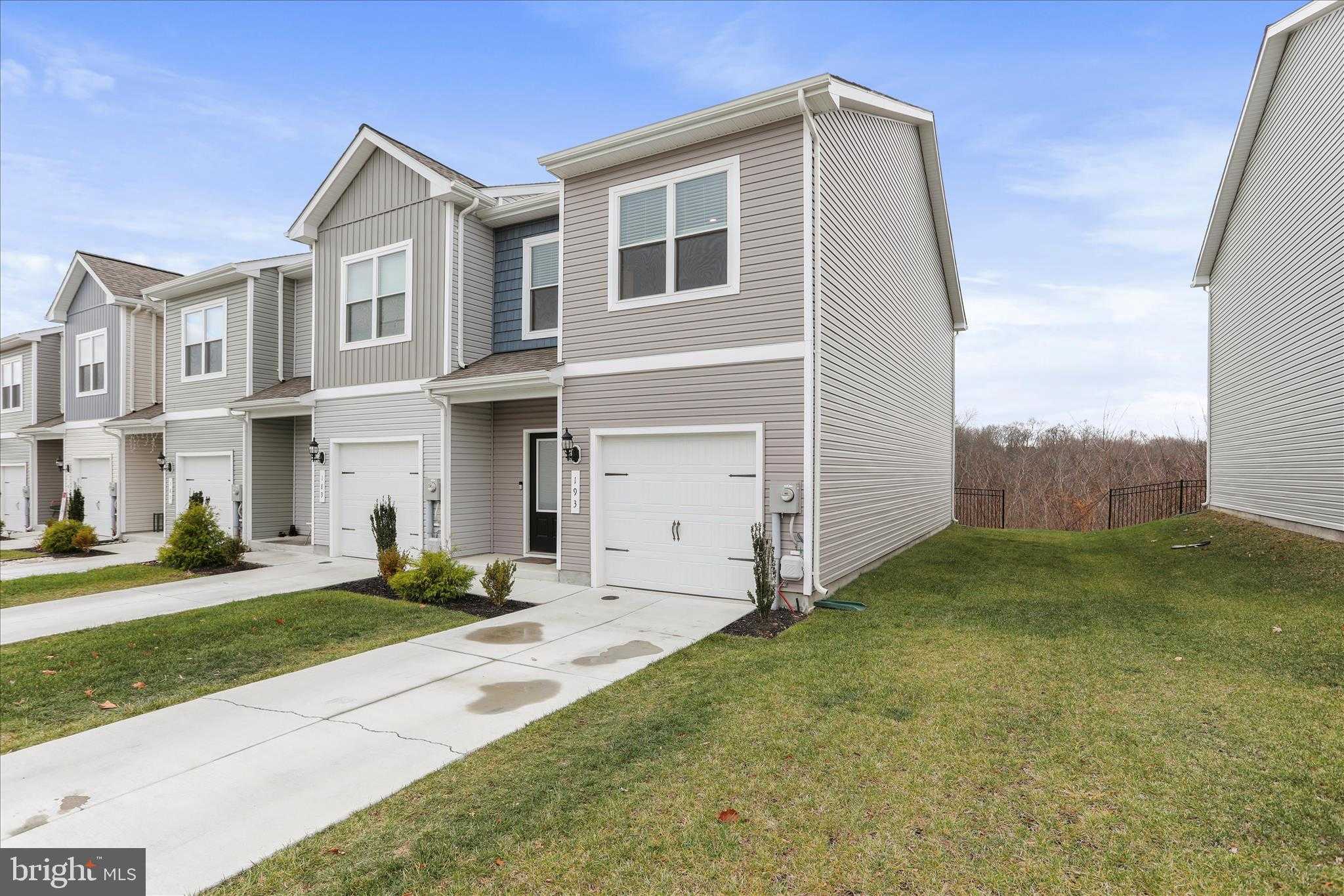 193 Hampstead Blvd photo 2