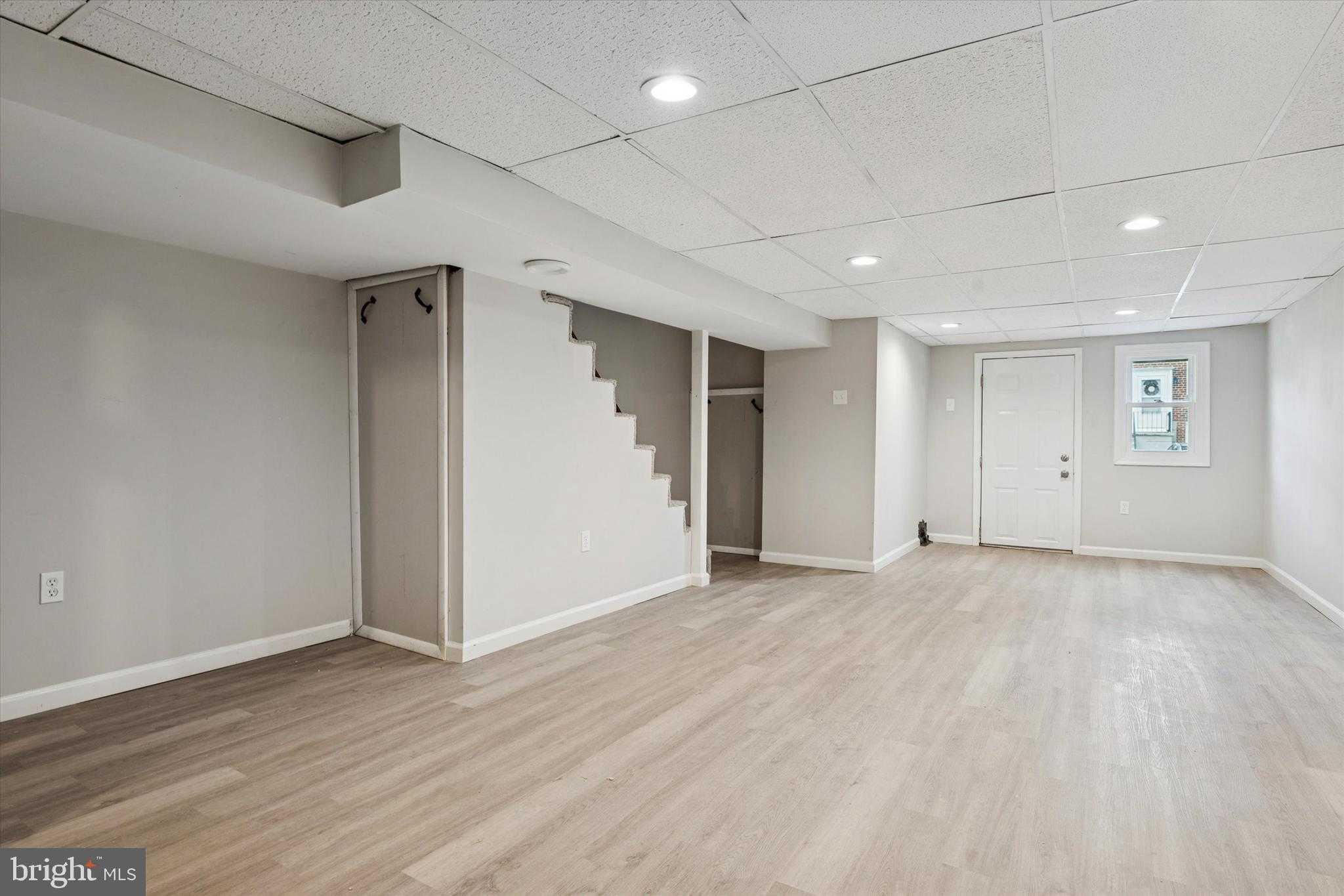 334 Mary St photo 12