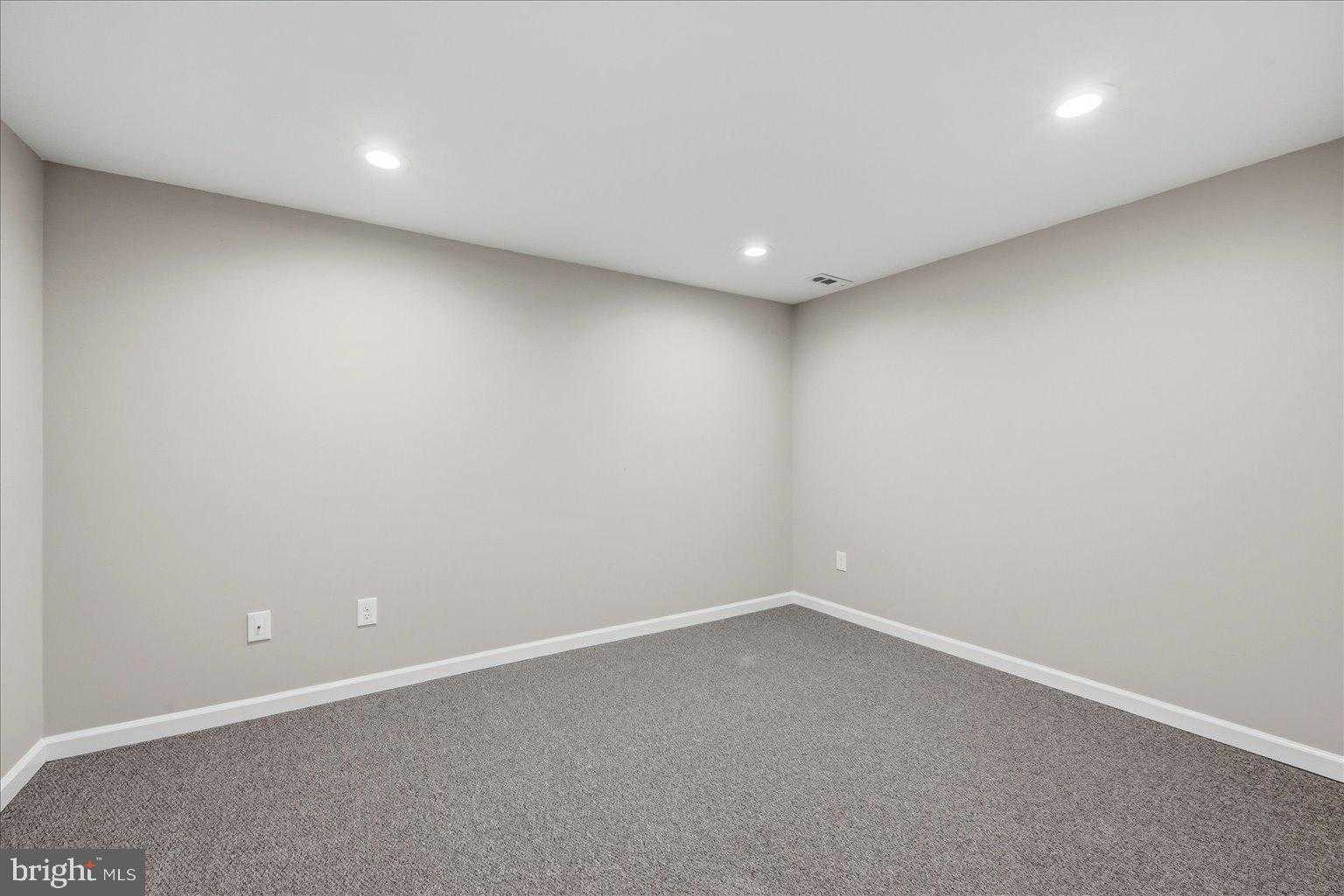 388 Bowling Green Rd photo 35