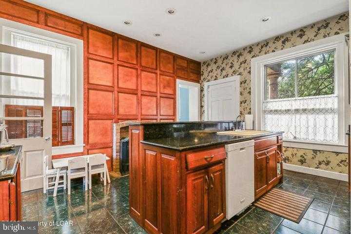 31 Exeter Ave photo 9