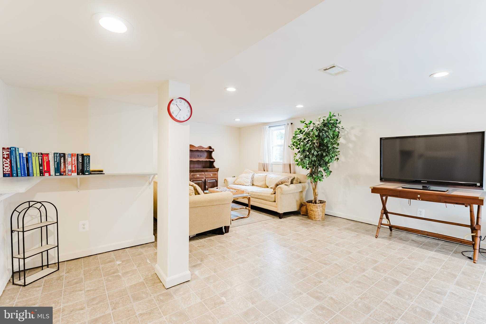 6317 Telegraph Rd photo 11