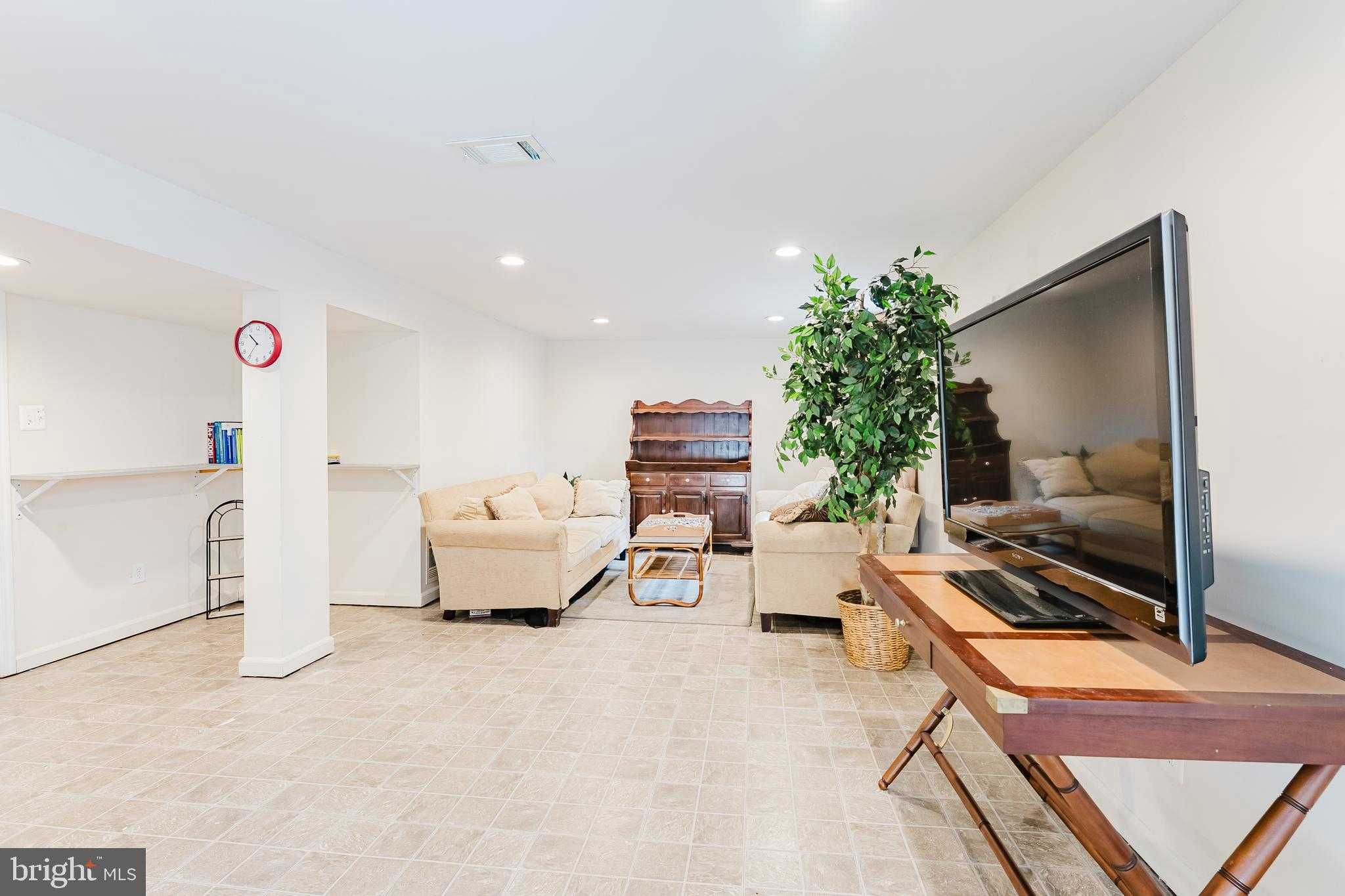 6317 Telegraph Rd photo 7