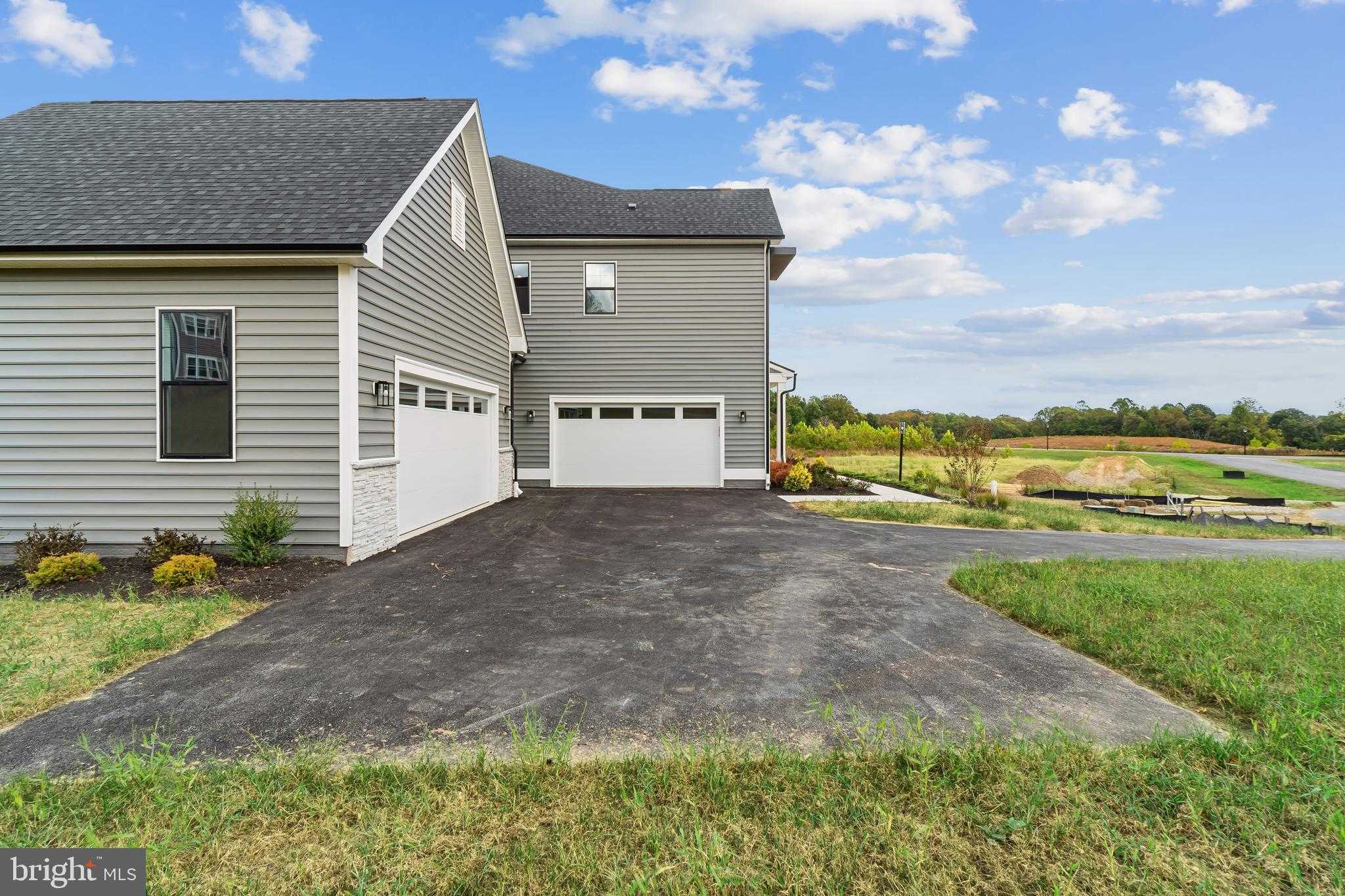 1002 Marshalls Dr photo 4