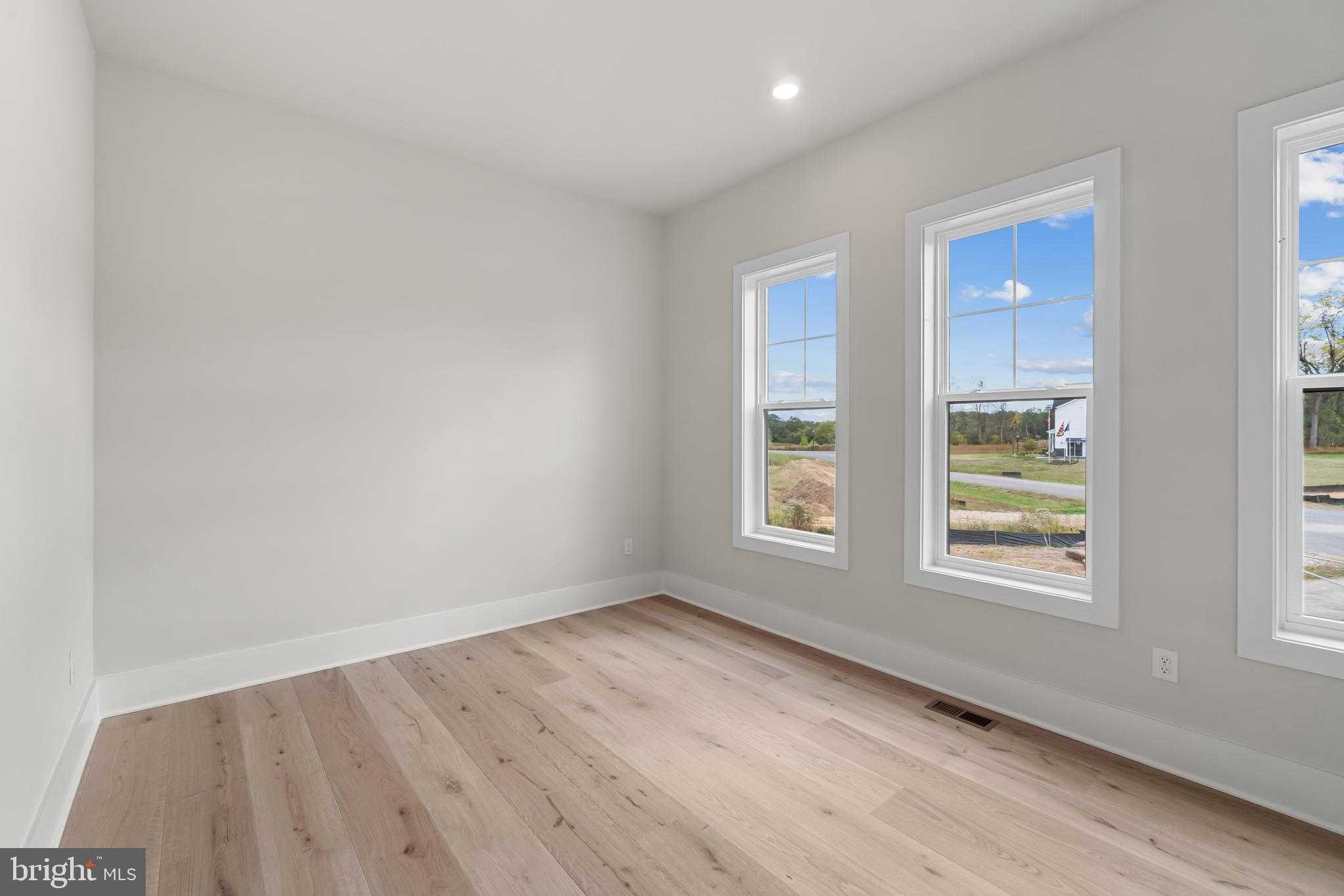 1002 Marshalls Dr photo 6