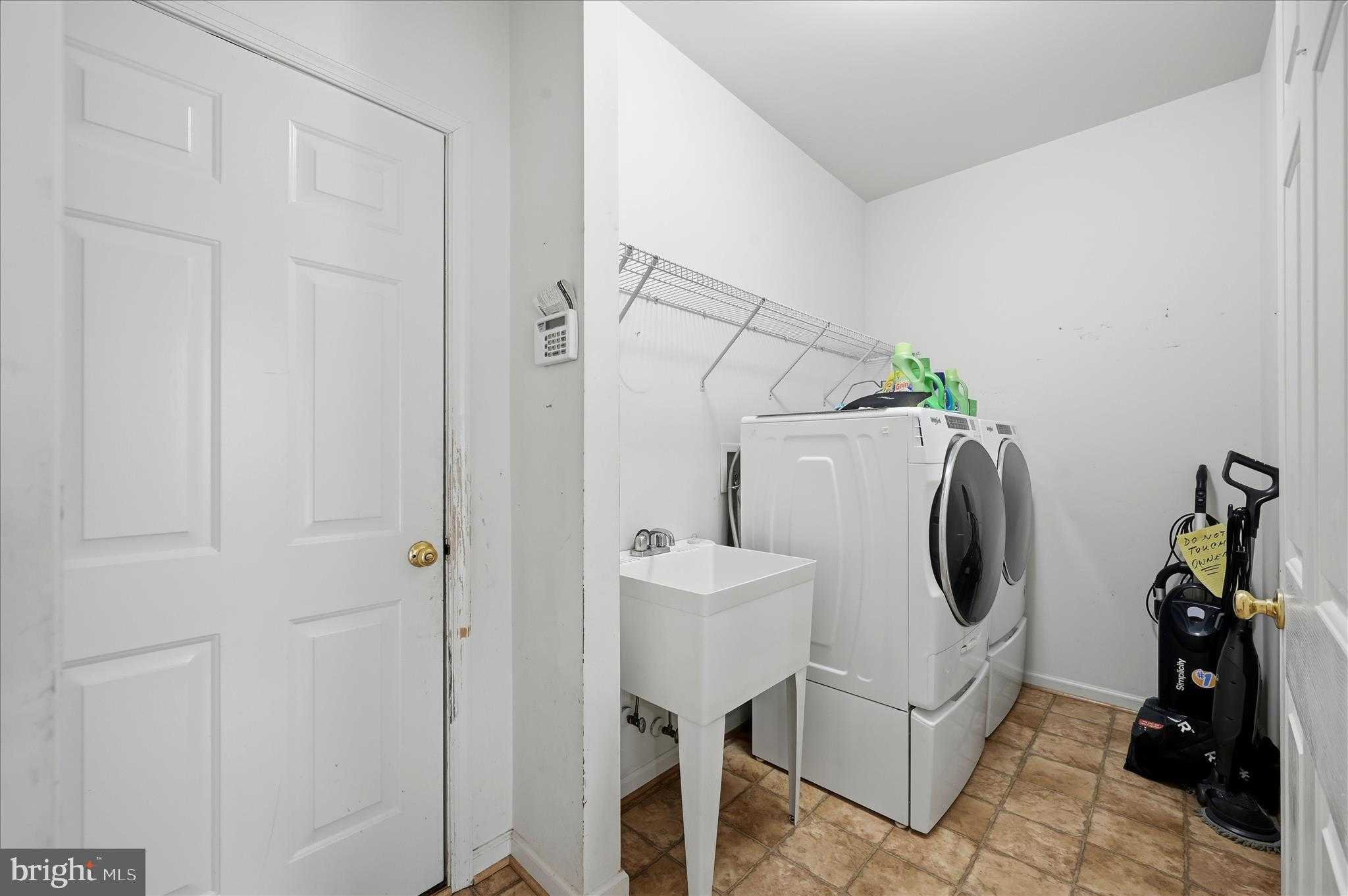 41 Pinehurst CT photo 25