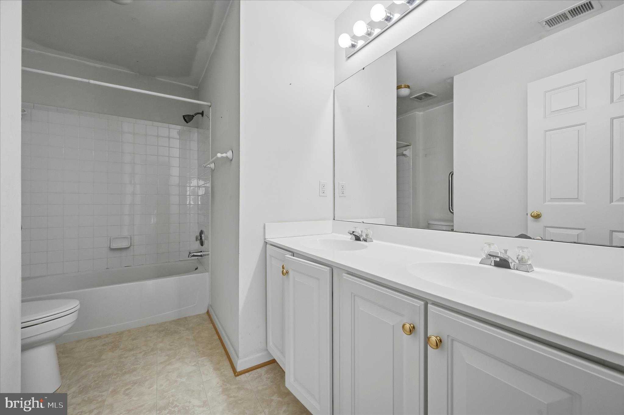 41 Pinehurst CT photo 38