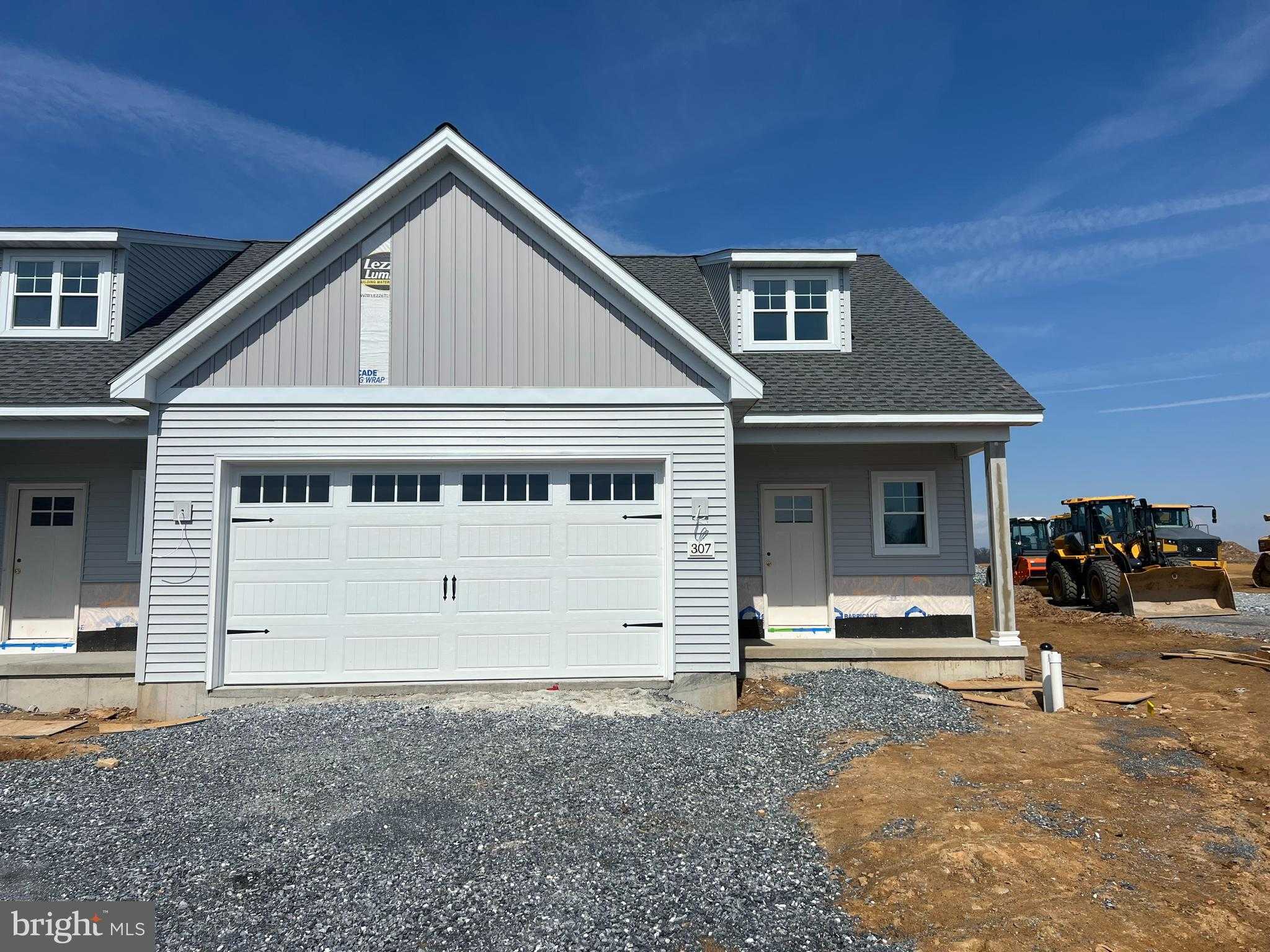 307 Ridgefield Dr photo 2