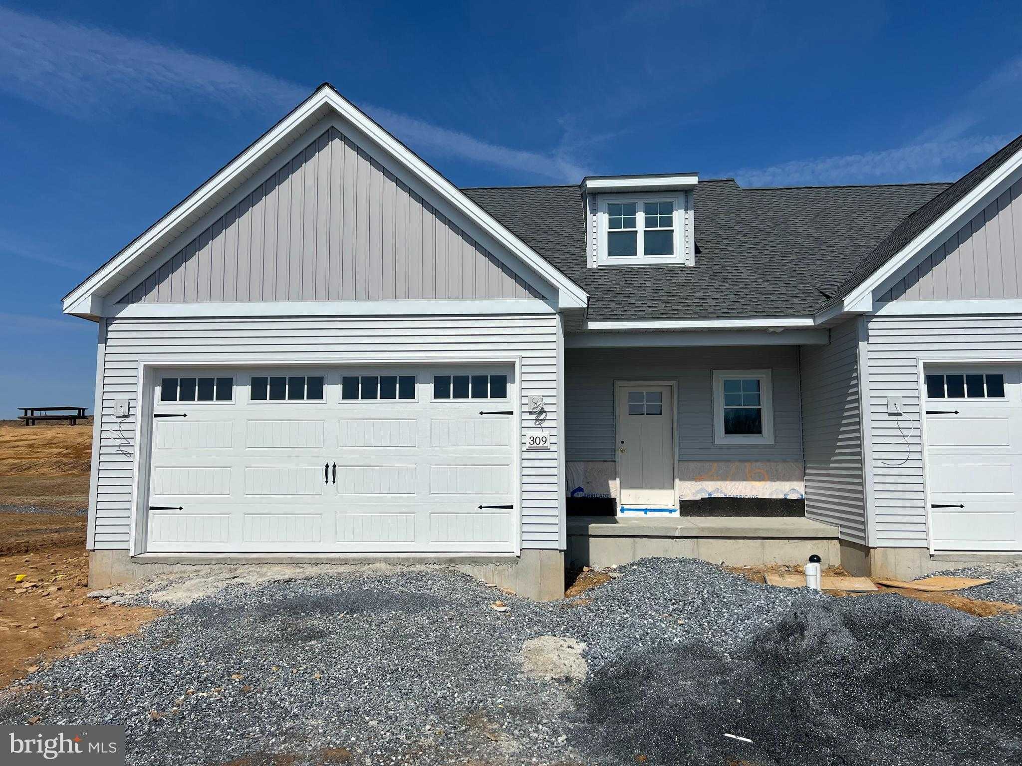 307 Ridgefield Dr photo 2