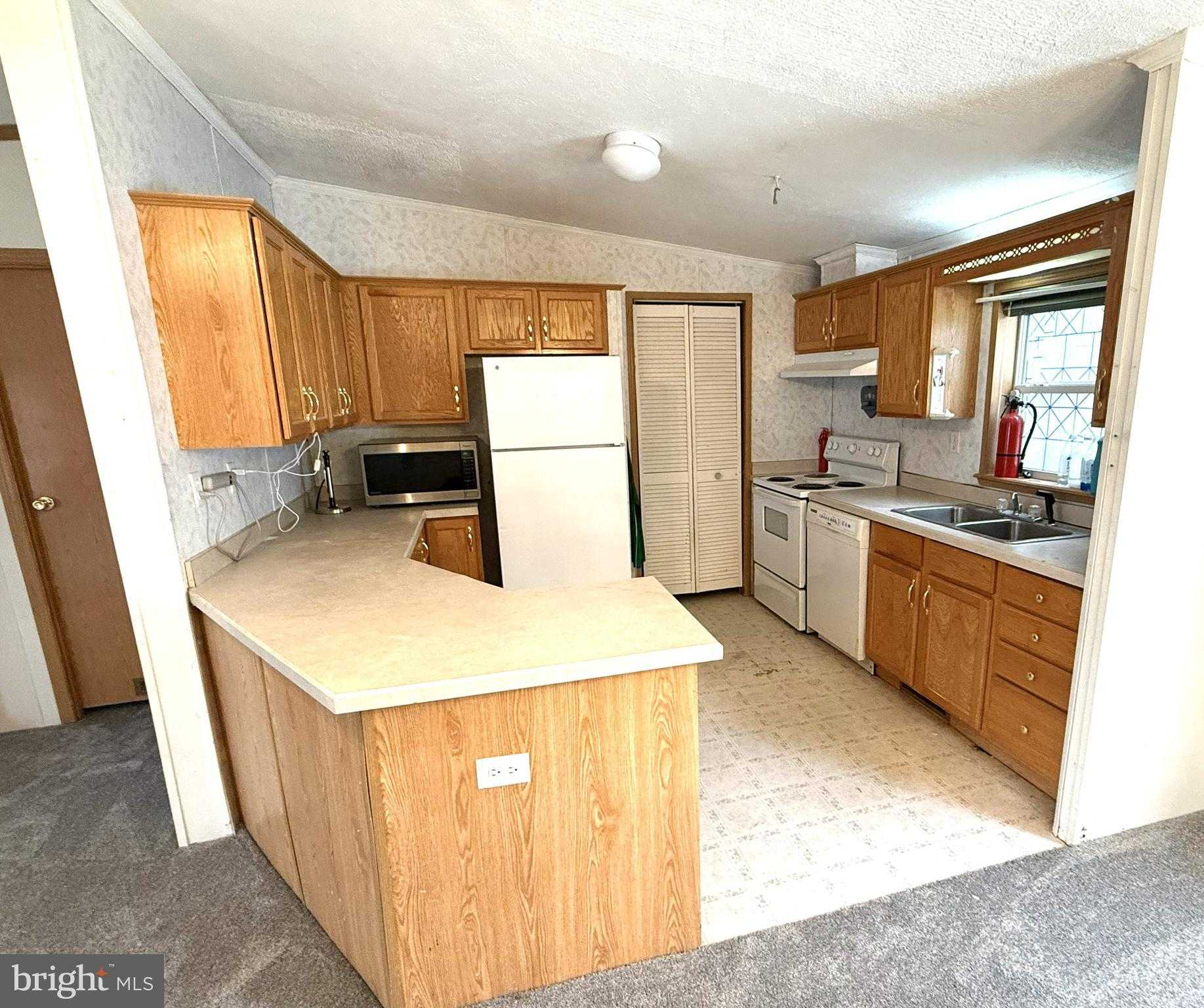 44 Sarasota Cir photo 3