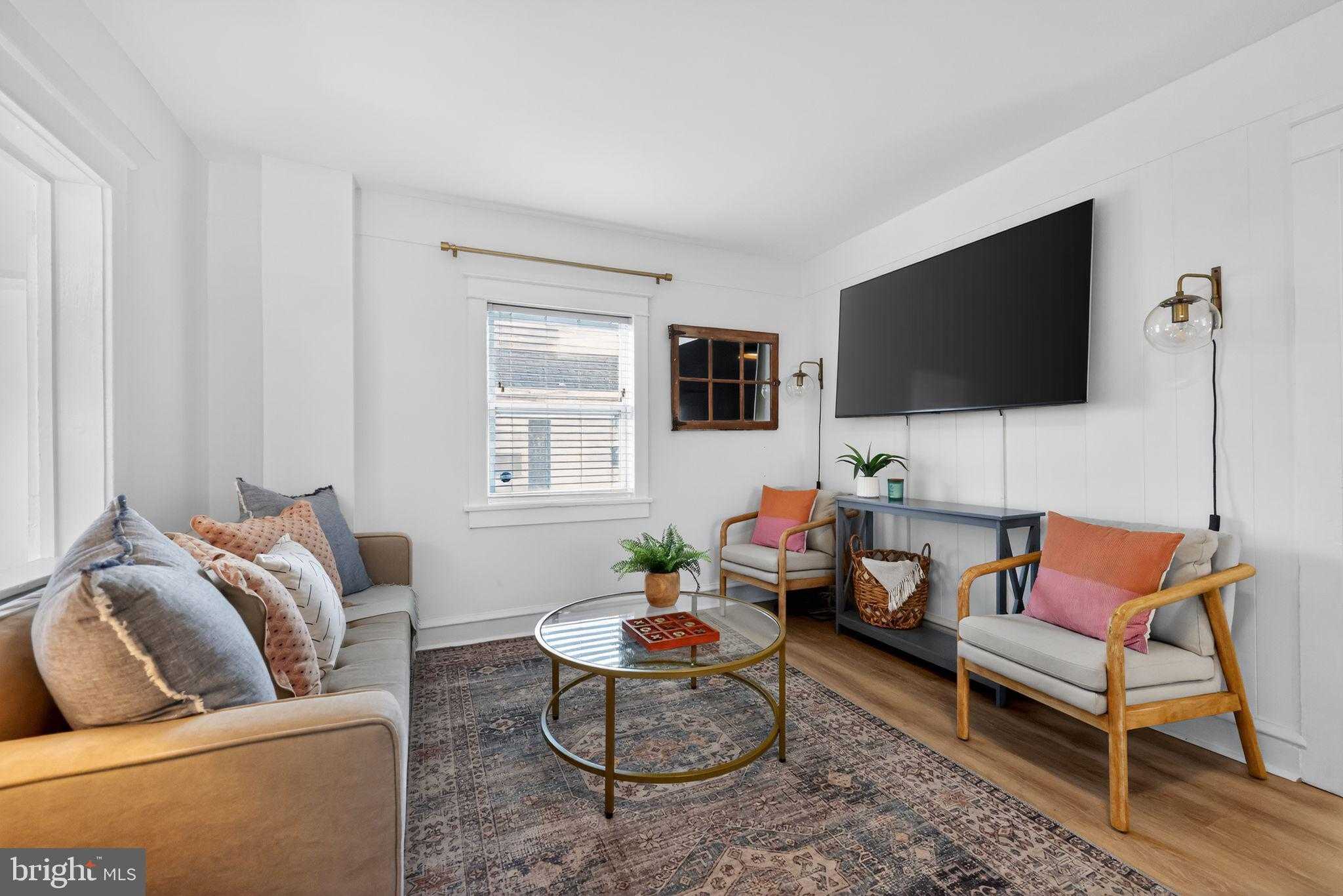 446 Vernon St photo 8