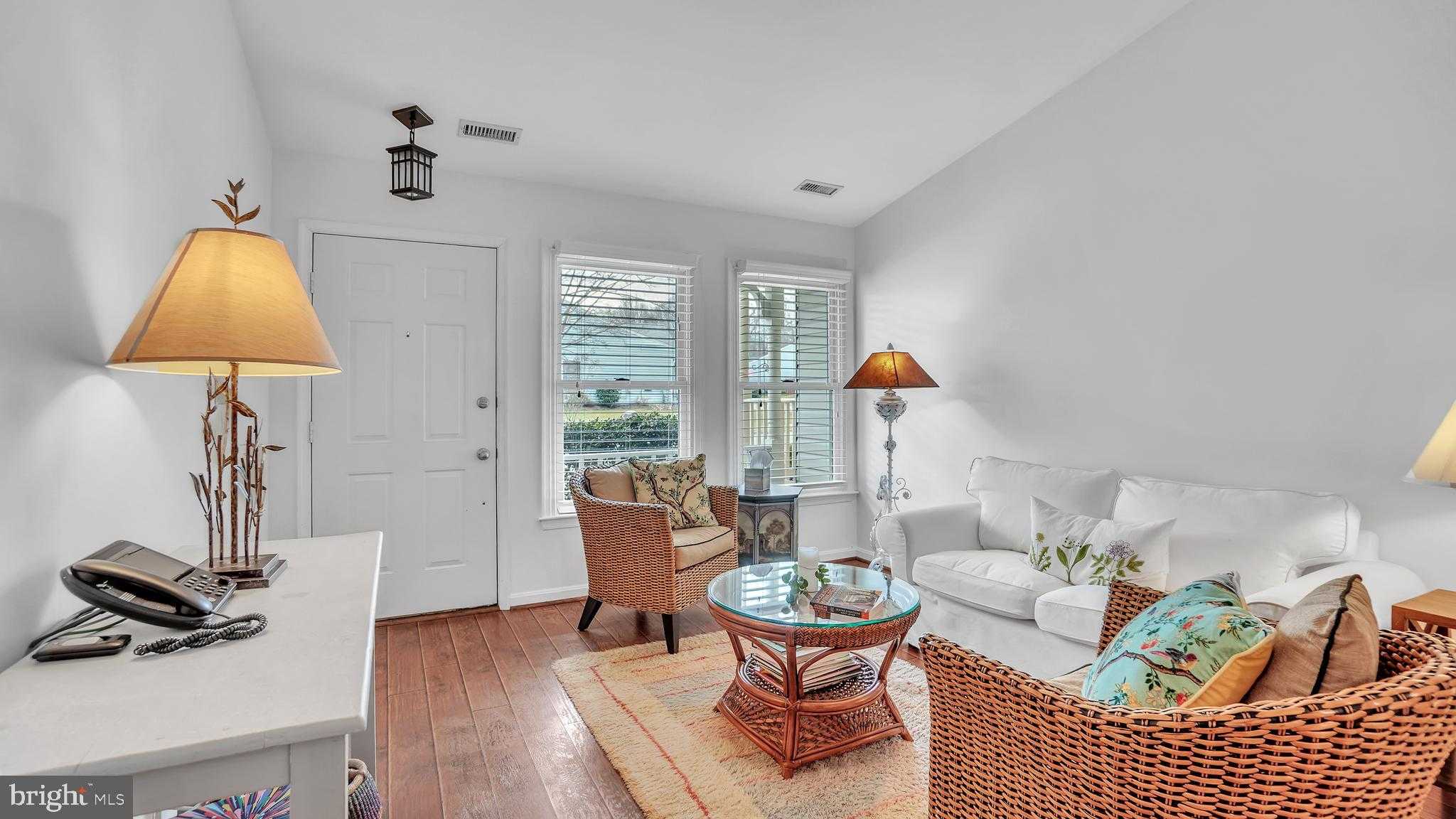 1943 Marconi Cir photo 5