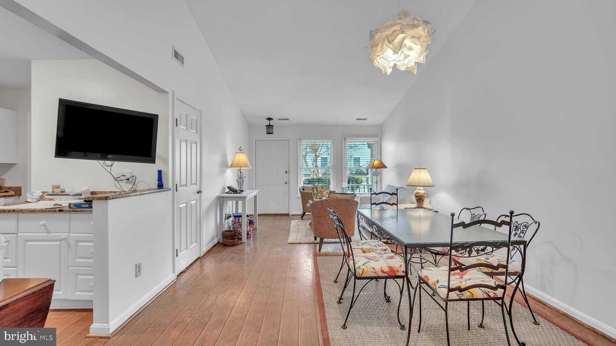 1943 Marconi Cir photo 8