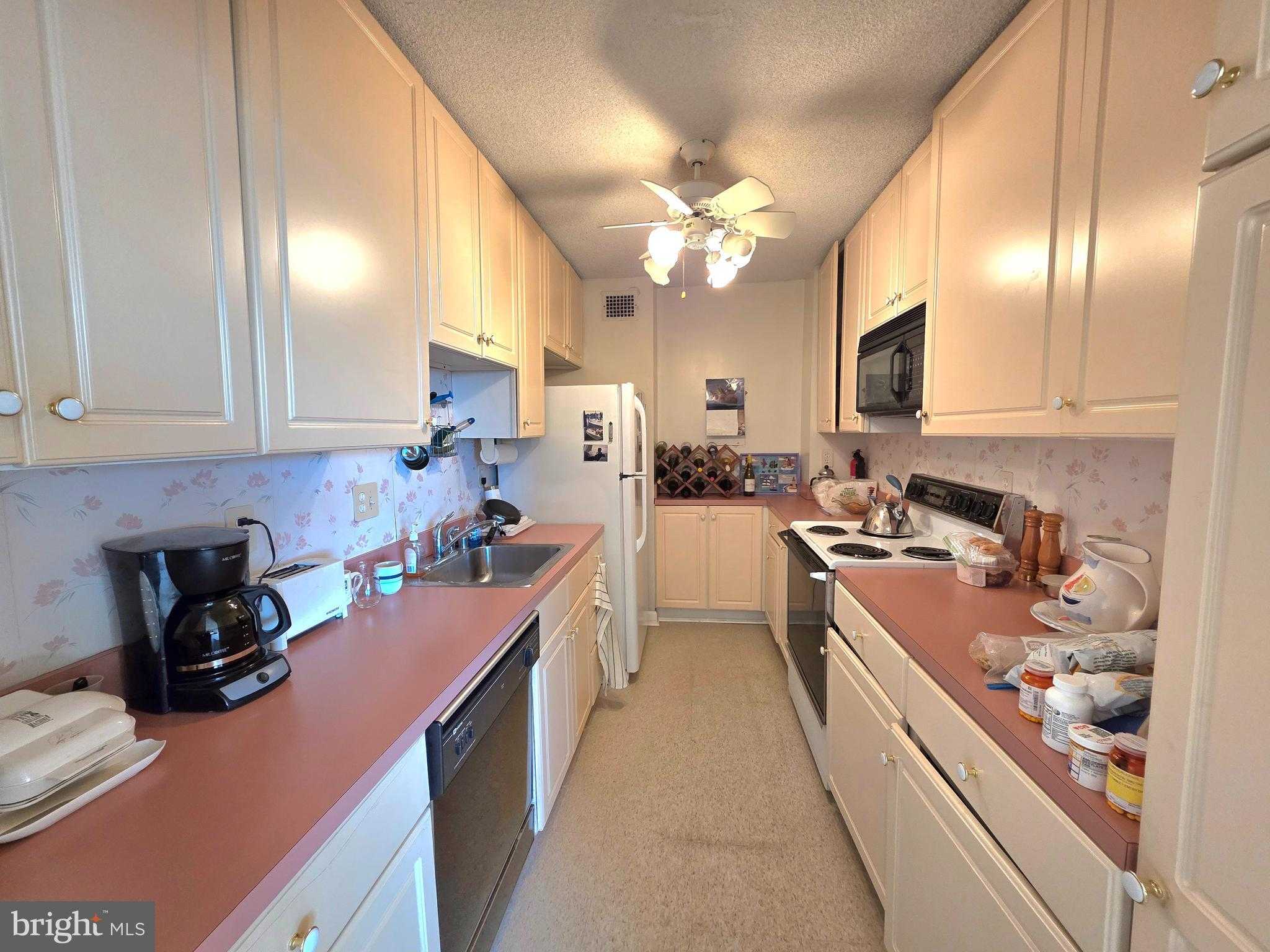 2059 Huntington Ave Apt 903 photo 9