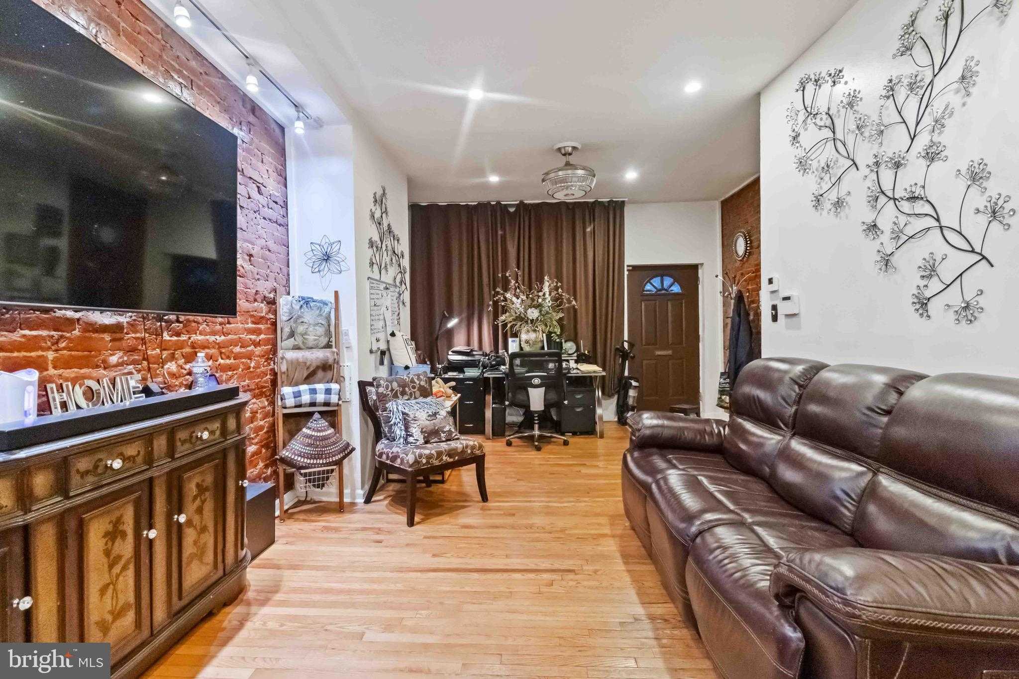 1318 E Haines St photo 7