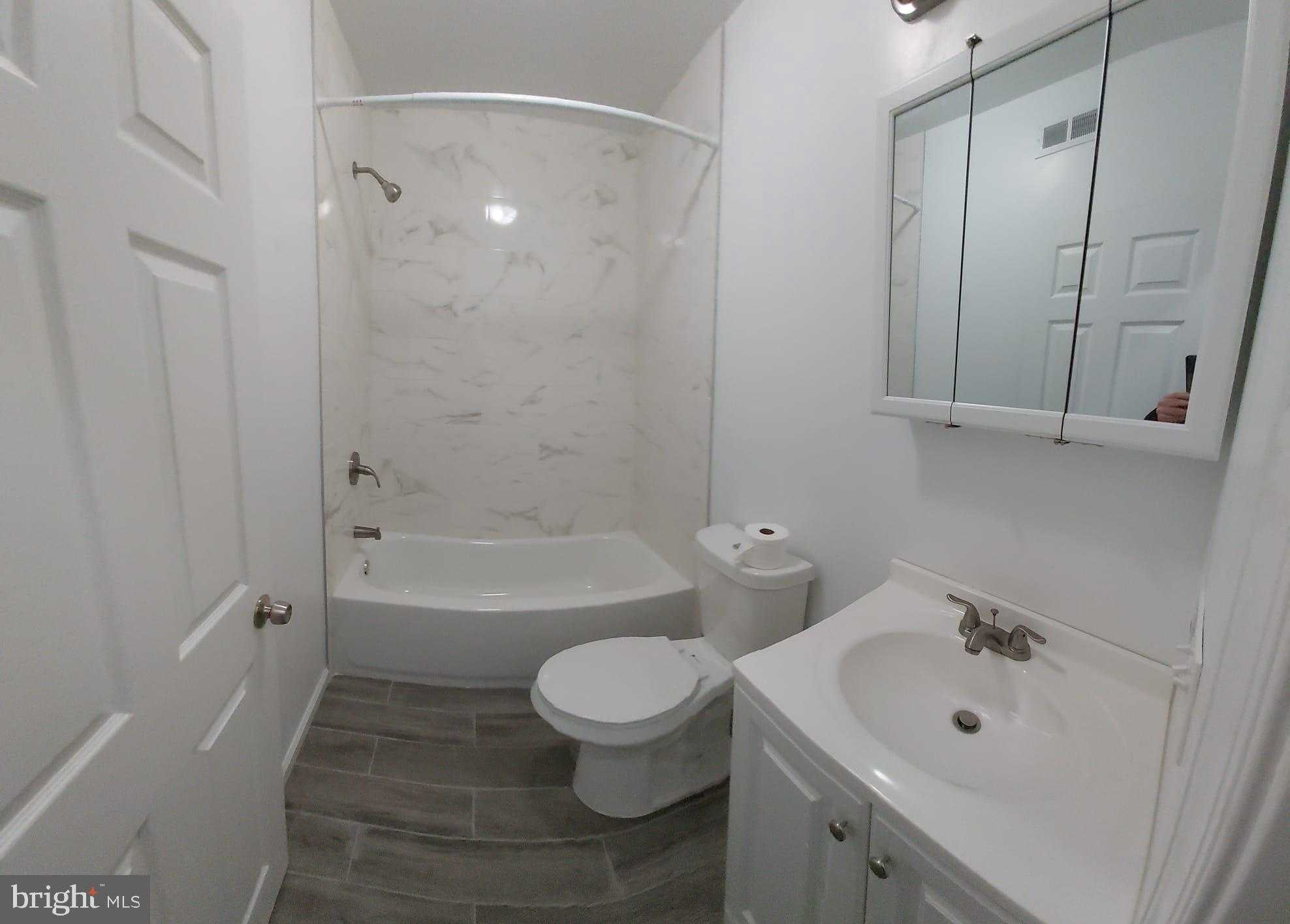 1417 Lenox Ave photo 4