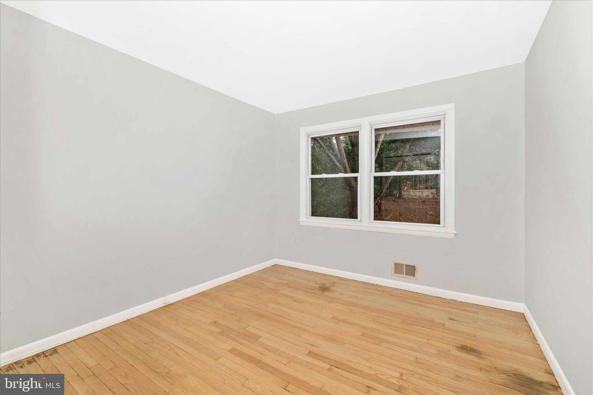 674 College Pkwy photo 32