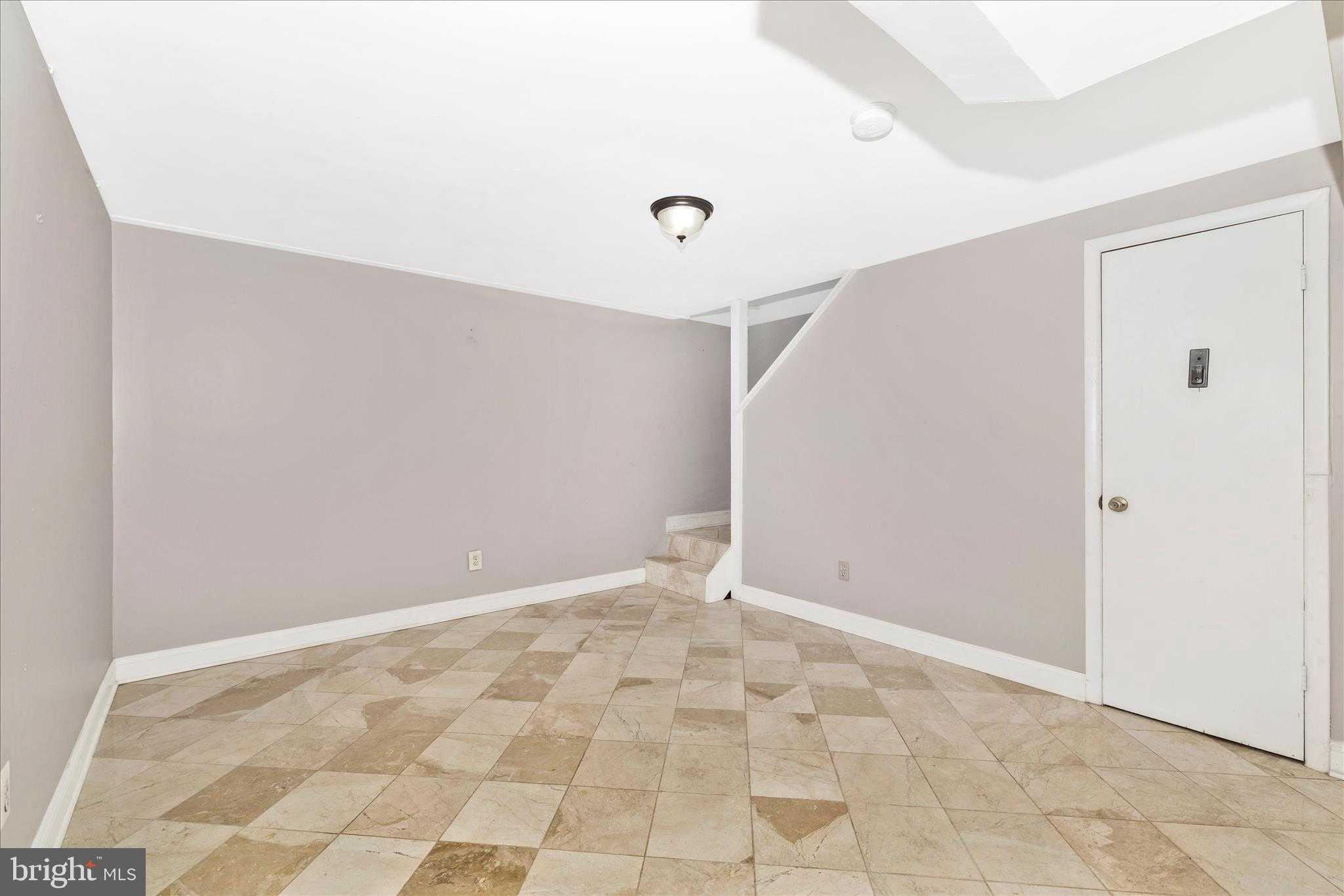 674 College Pkwy photo 36