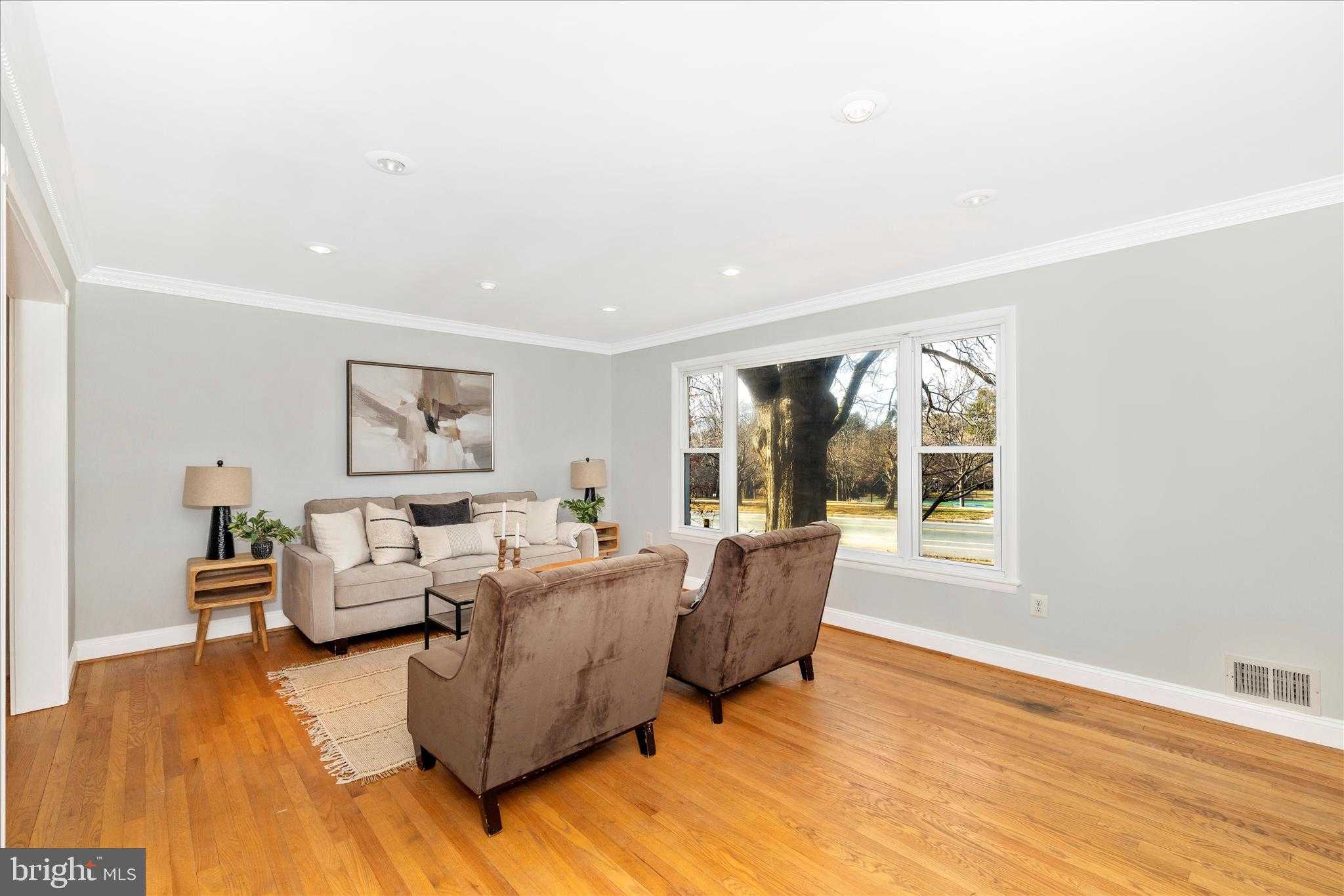 674 College Pkwy photo 8