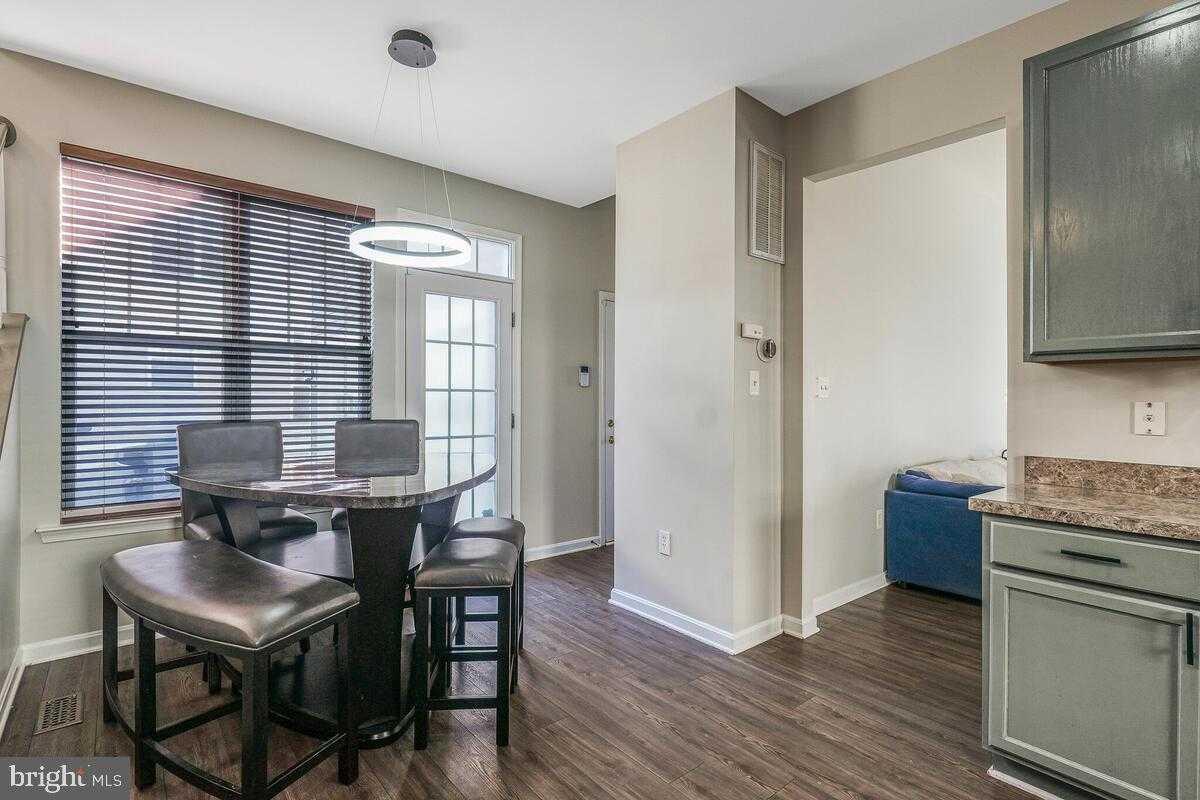 3927 Hedgemeade CT photo 12