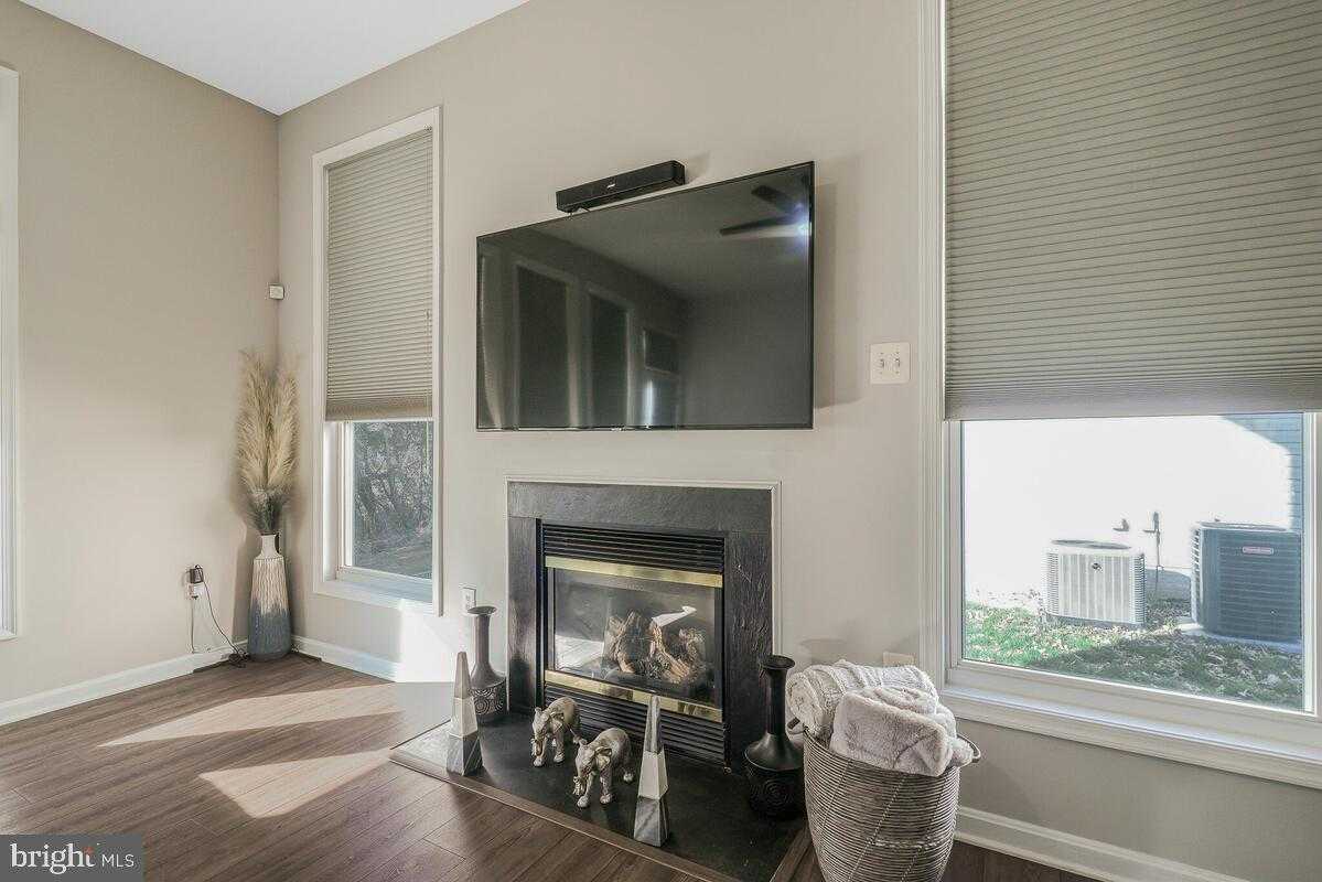 3927 Hedgemeade CT photo 19