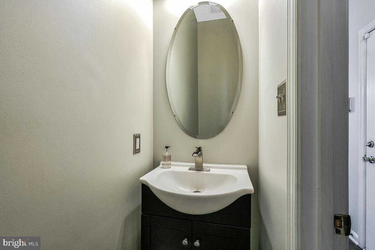 3927 Hedgemeade CT photo 21