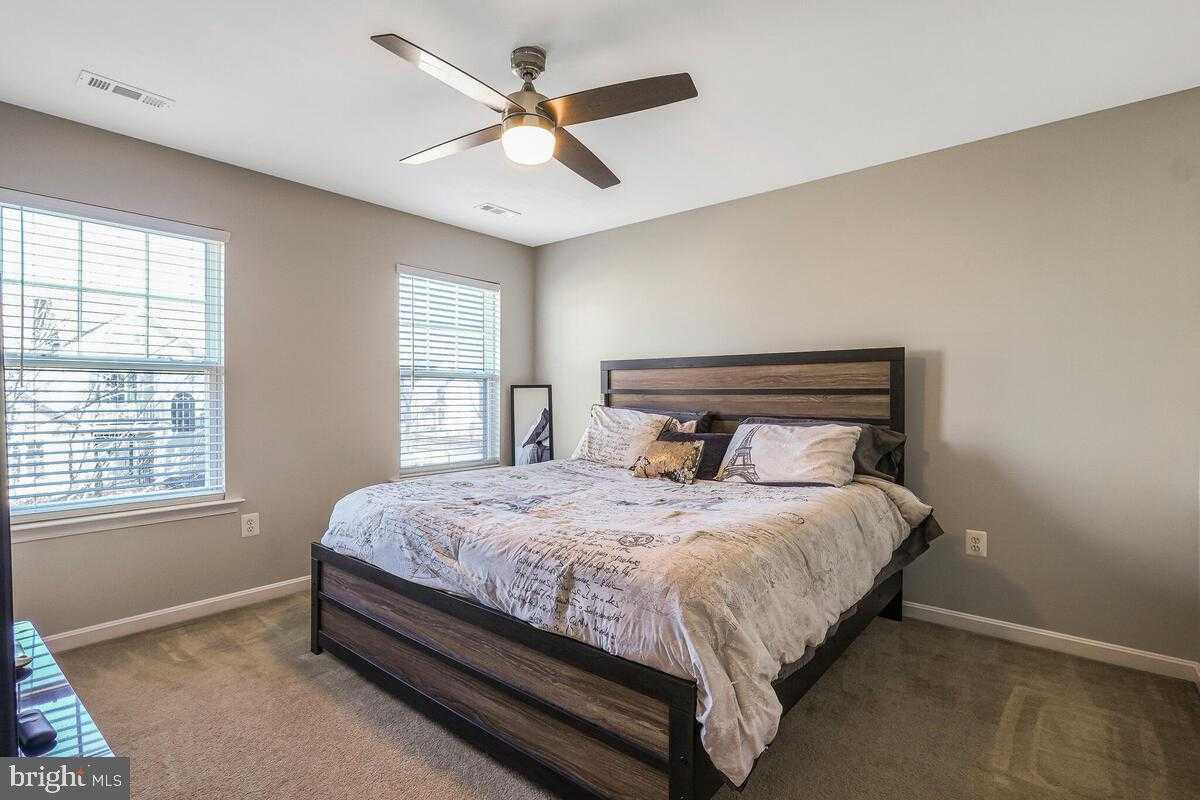 3927 Hedgemeade CT photo 23