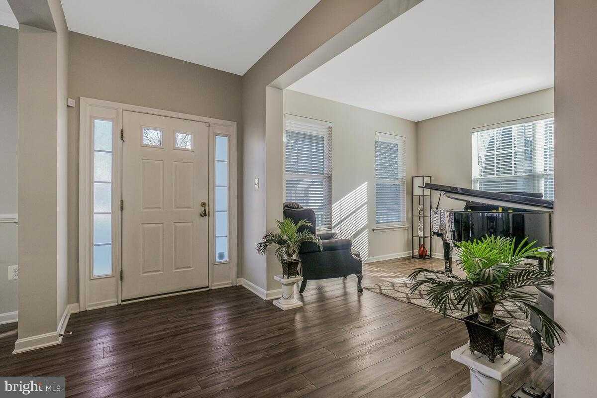 3927 Hedgemeade CT photo 3