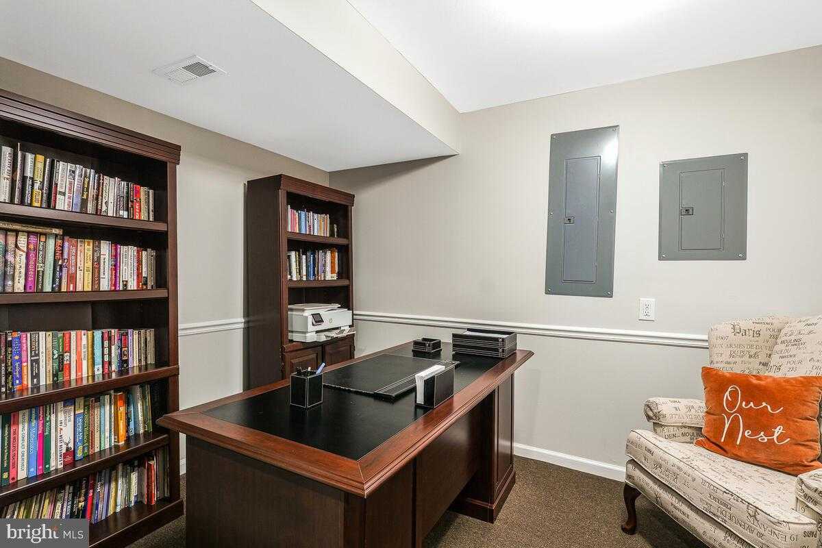 3927 Hedgemeade CT photo 32