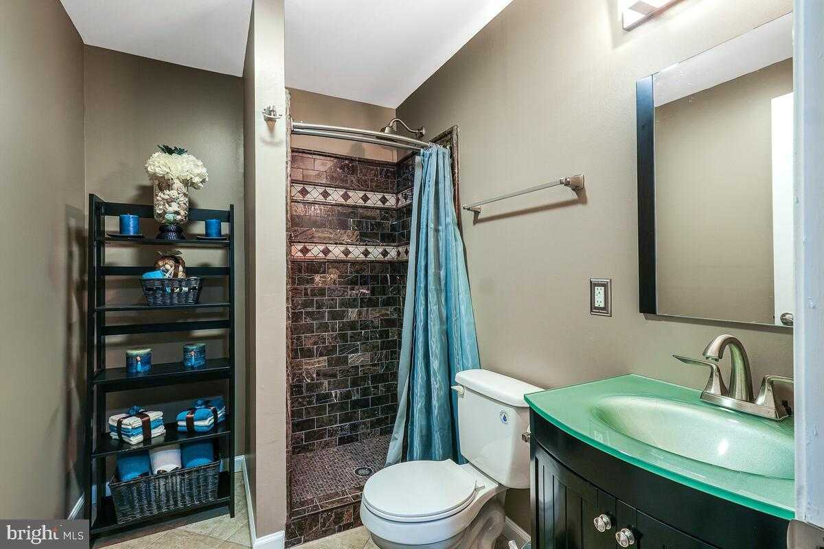 3927 Hedgemeade CT photo 33