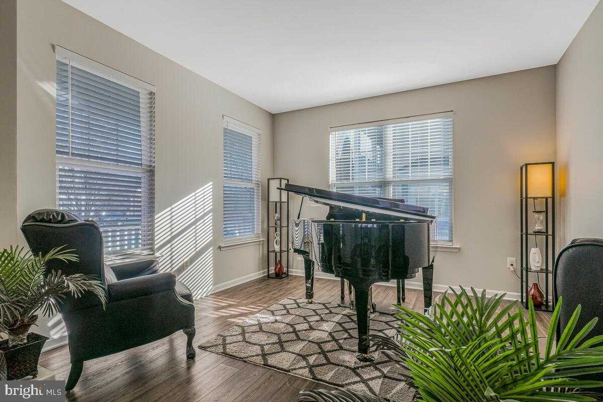 3927 Hedgemeade CT photo 6