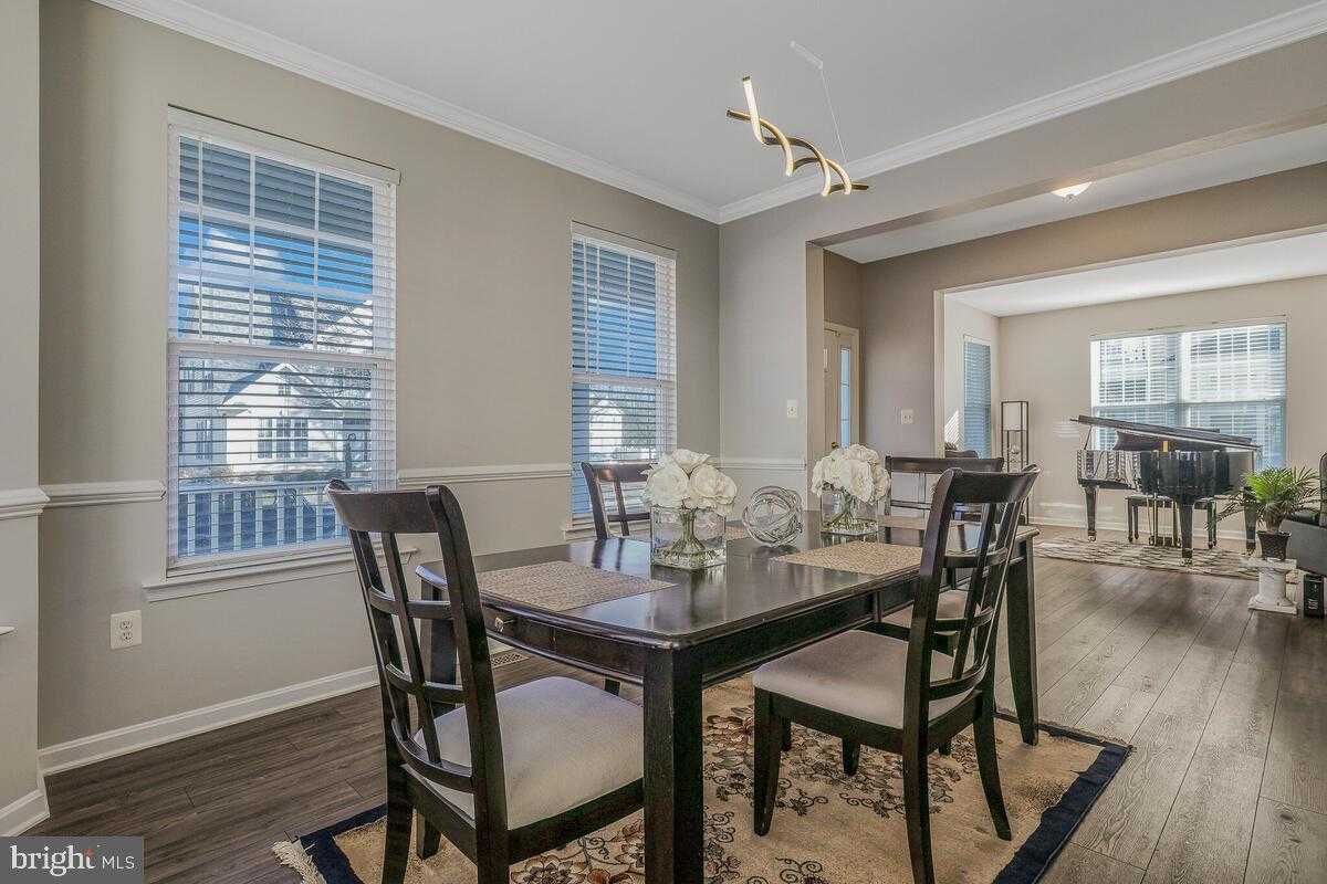 3927 Hedgemeade CT photo 8