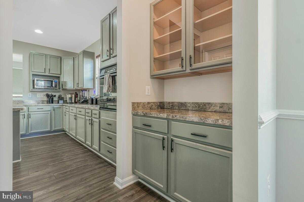 3927 Hedgemeade CT photo 9