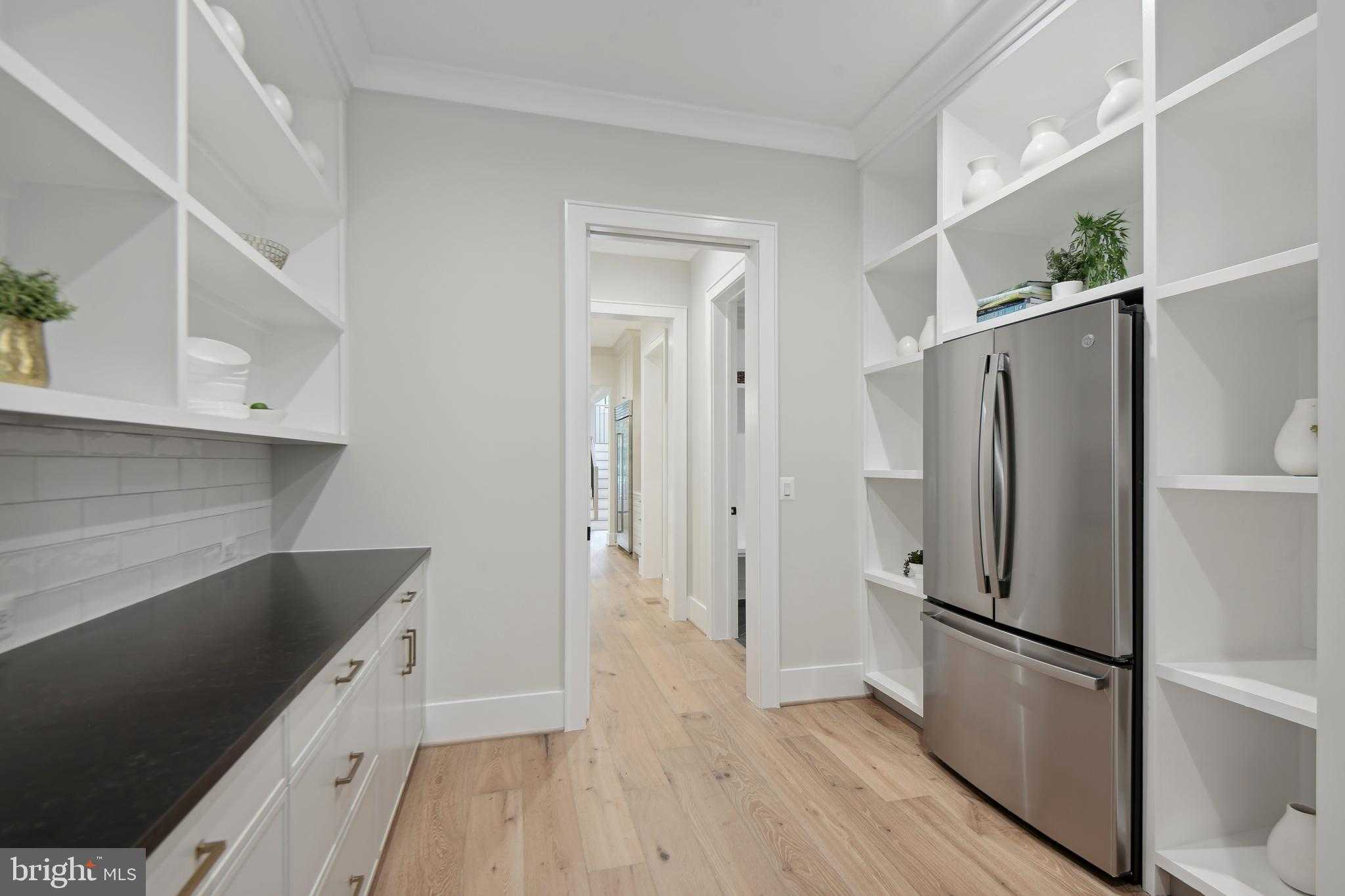 6523 Old Chesterbrook Rd photo 11