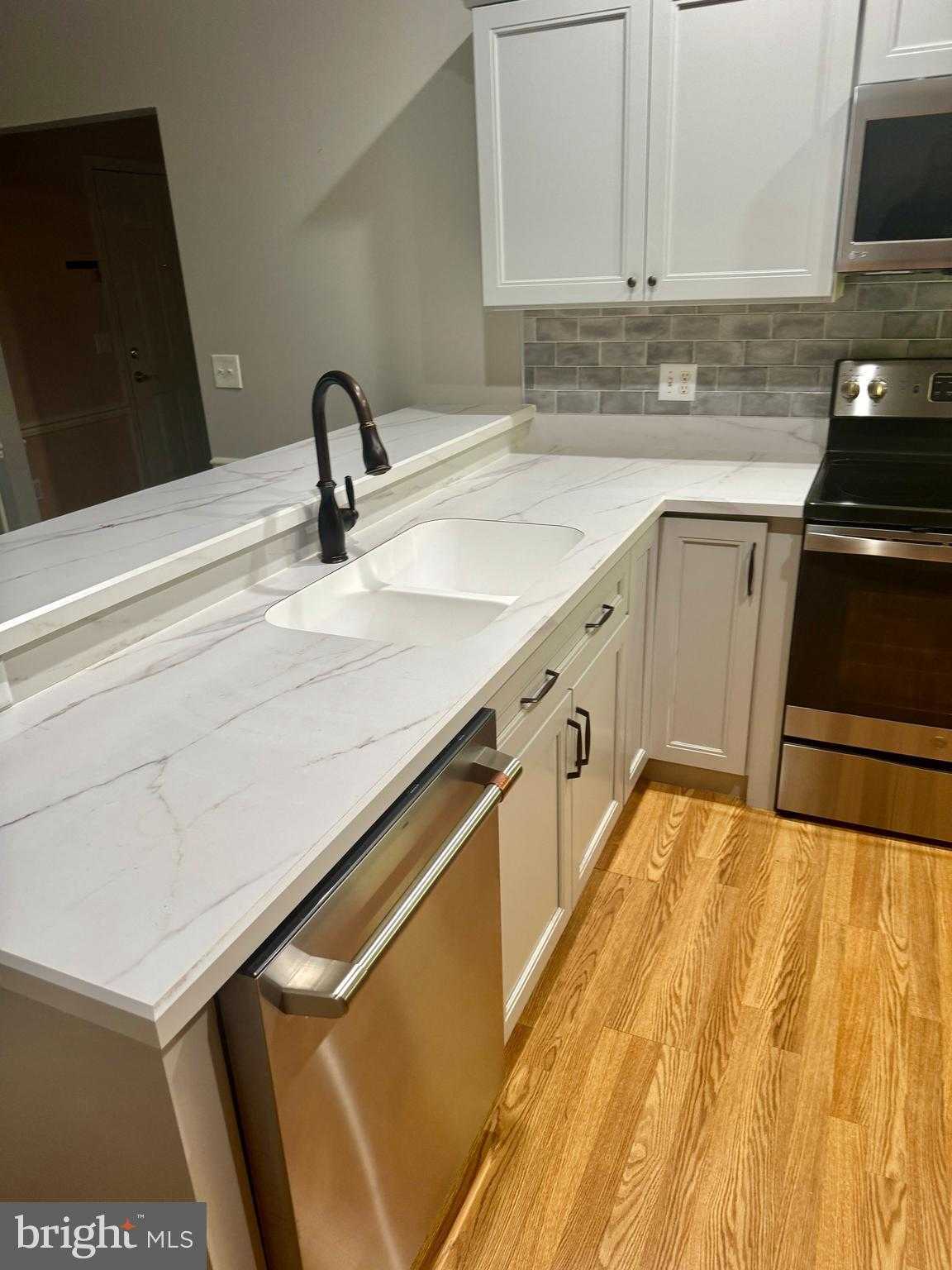 925 Winding Way photo 11