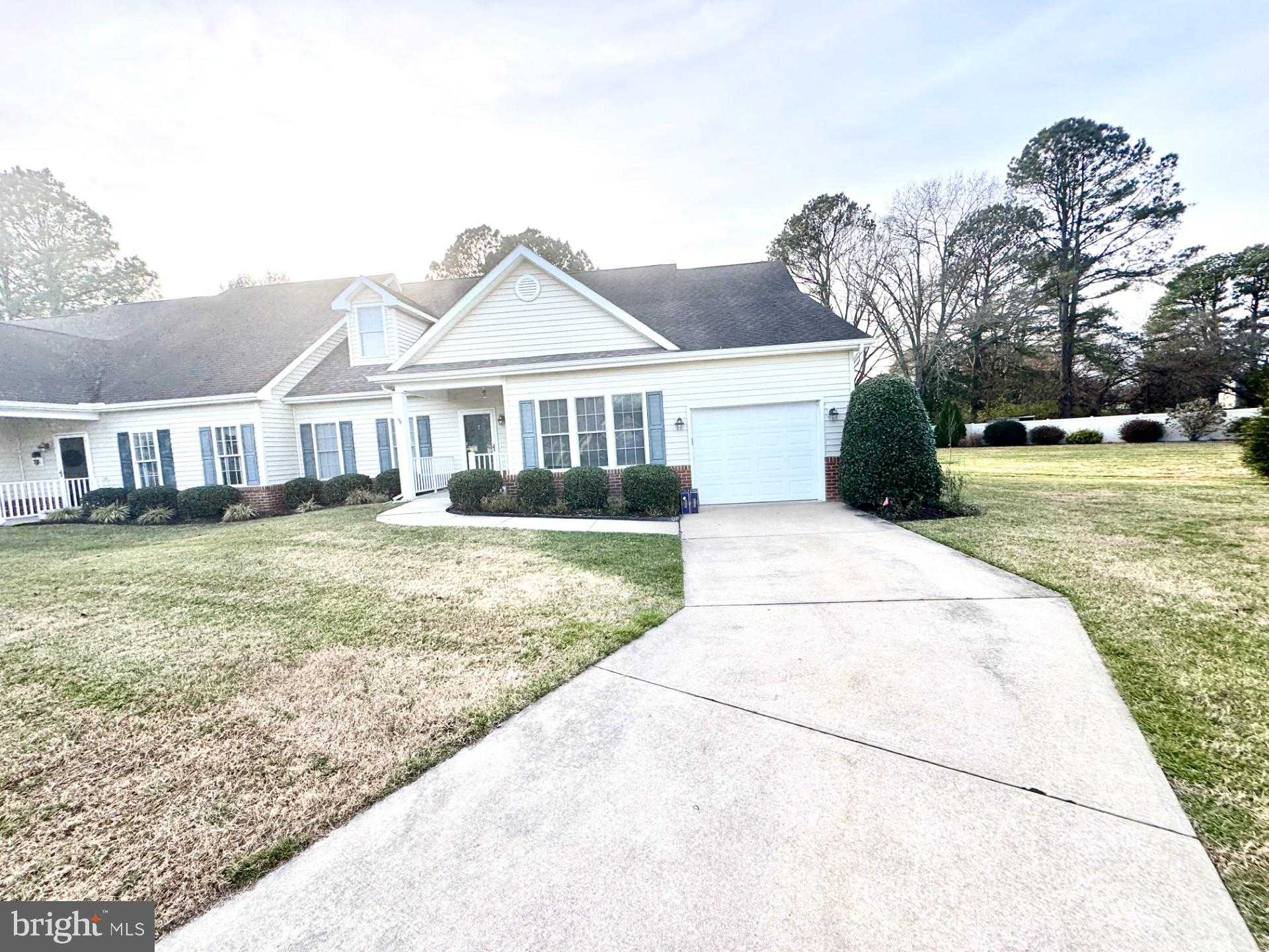 925 Winding Way photo 2