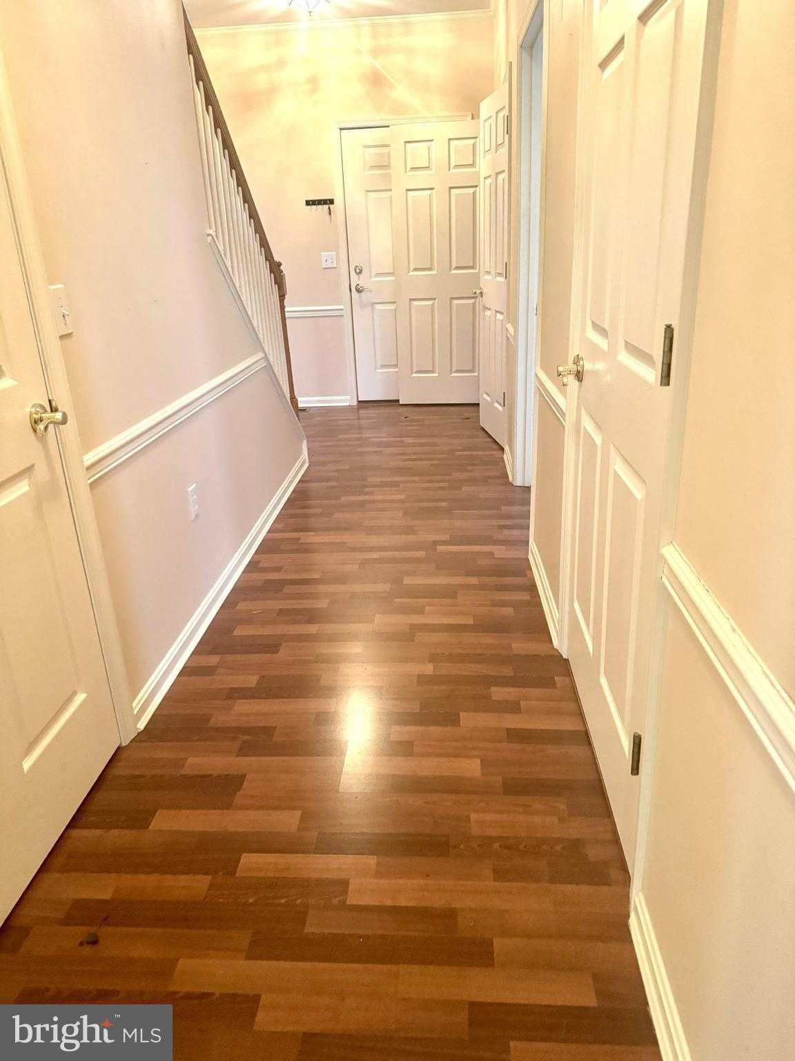 925 Winding Way photo 4