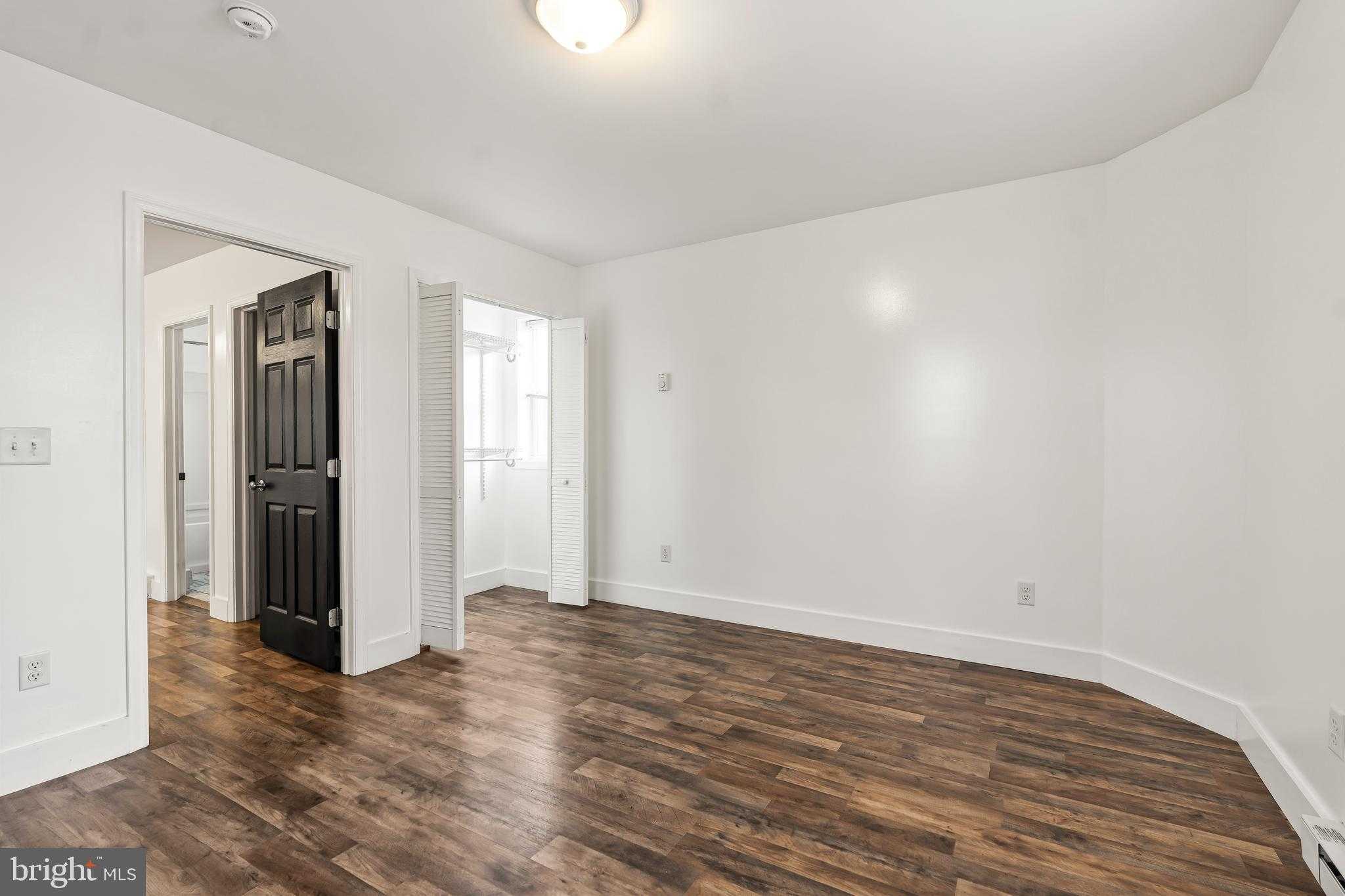 207 N Mulberry St photo 17