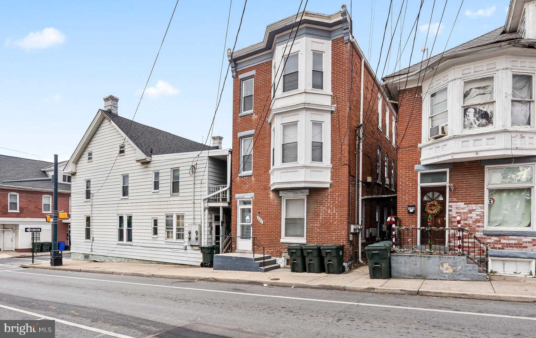 207 N Mulberry St photo 3