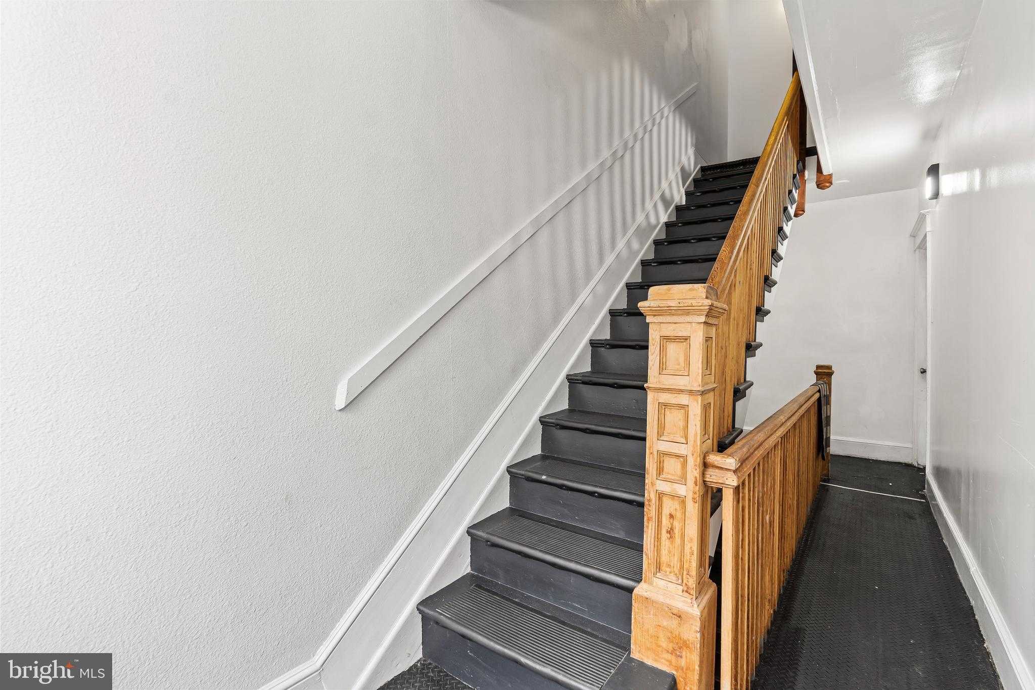 207 N Mulberry St photo 4