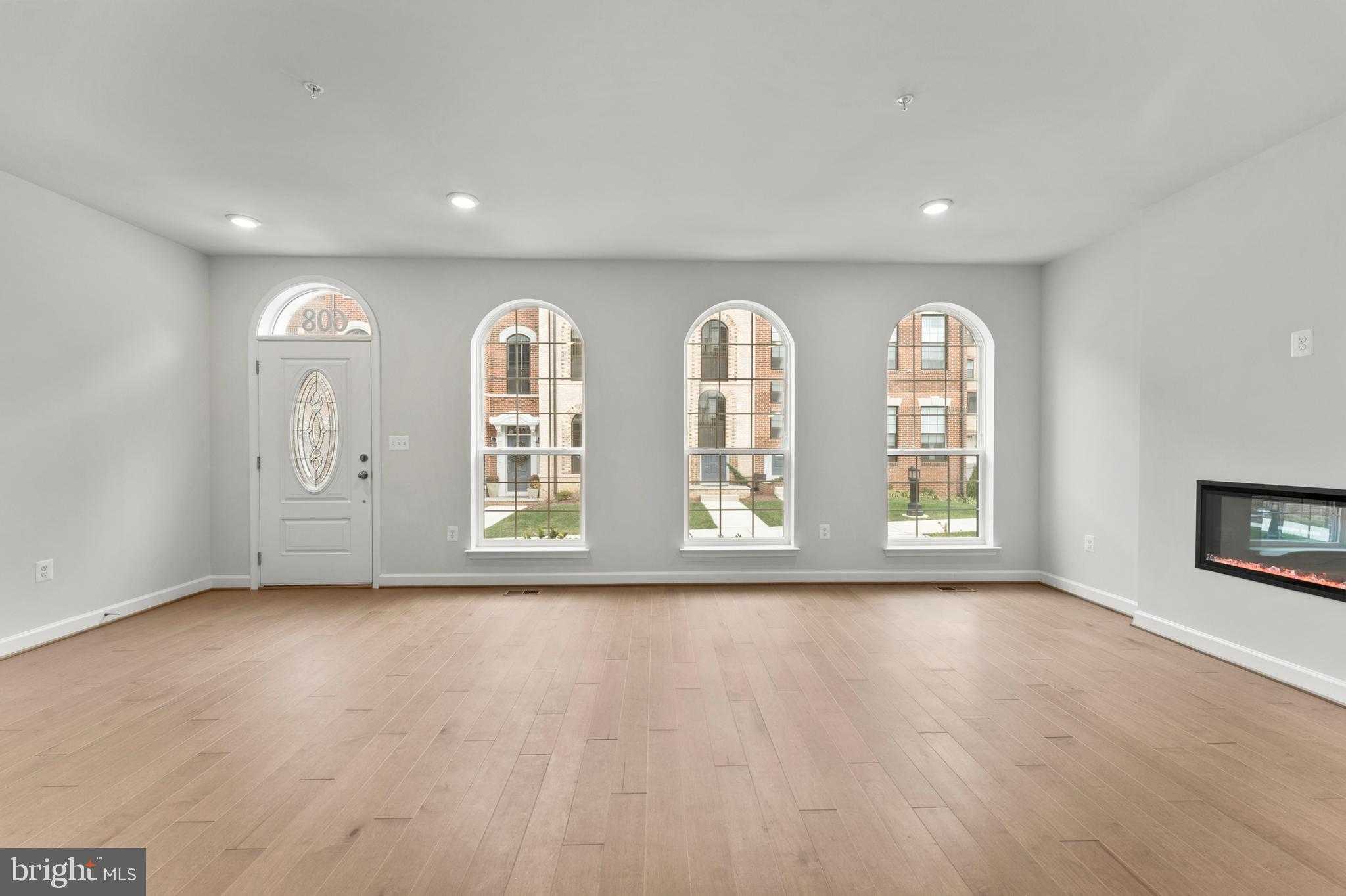 608 Catamaran Way photo 2