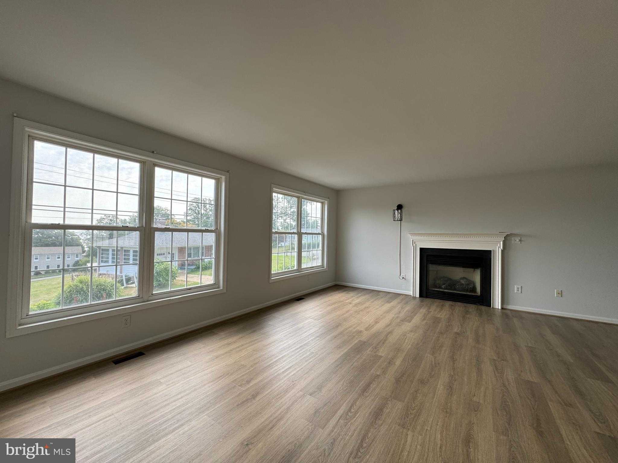 3902 Bayview Dr photo 4