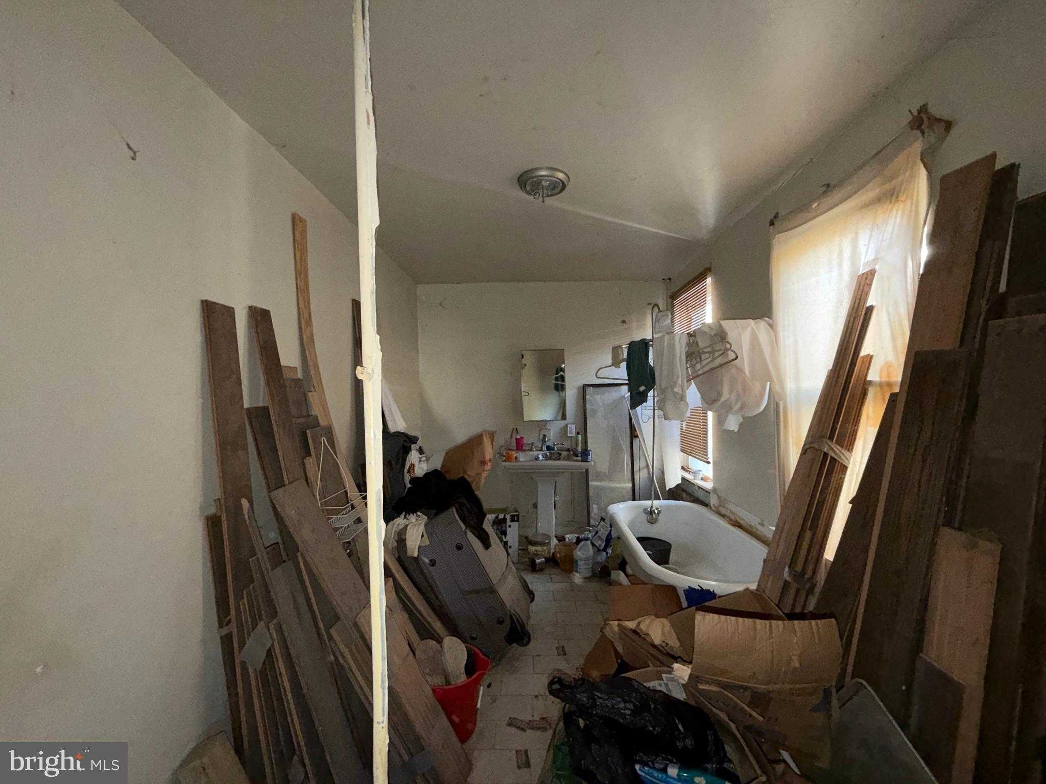 1212 N Spring St photo 13