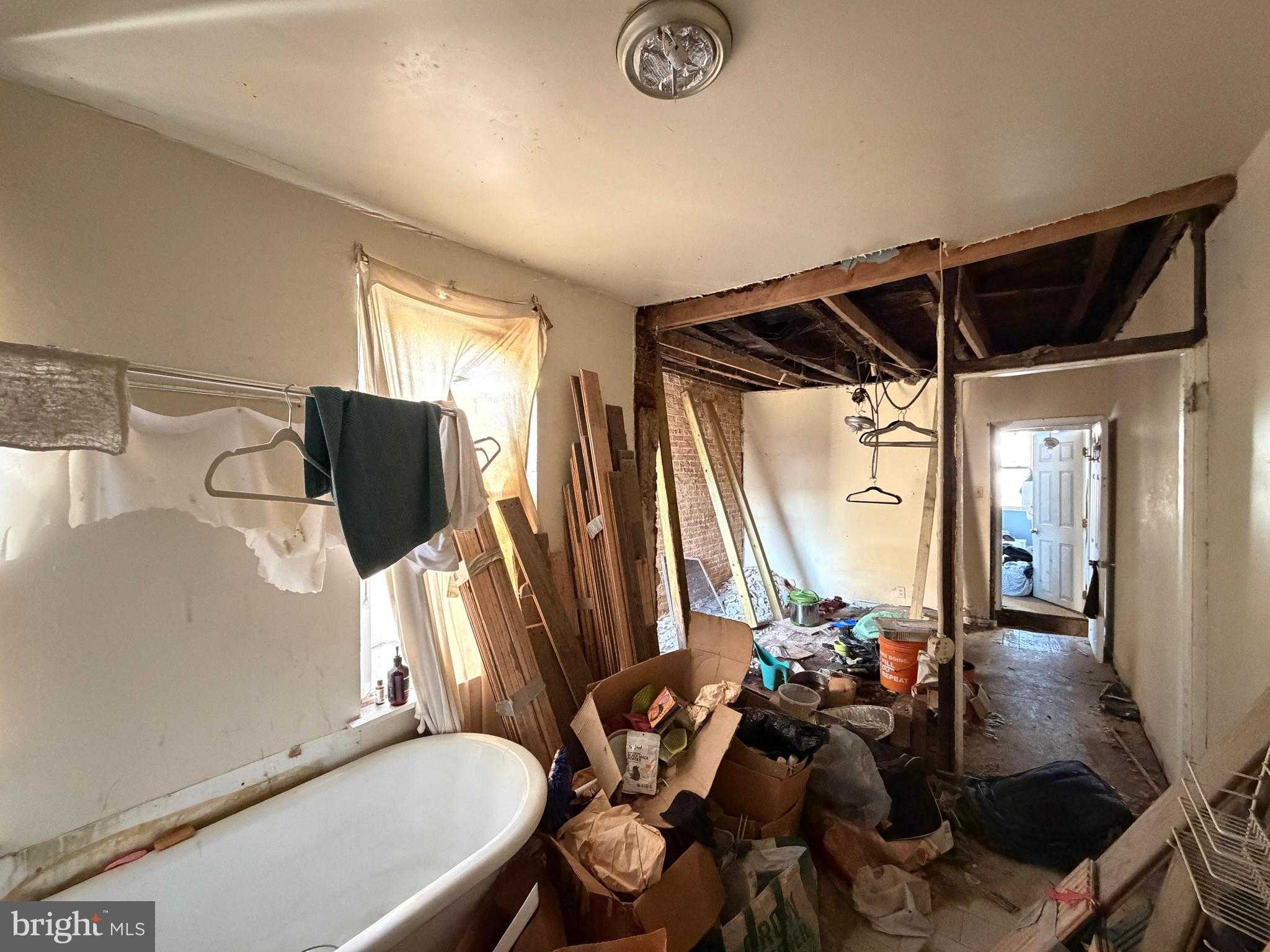 1212 N Spring St photo 14