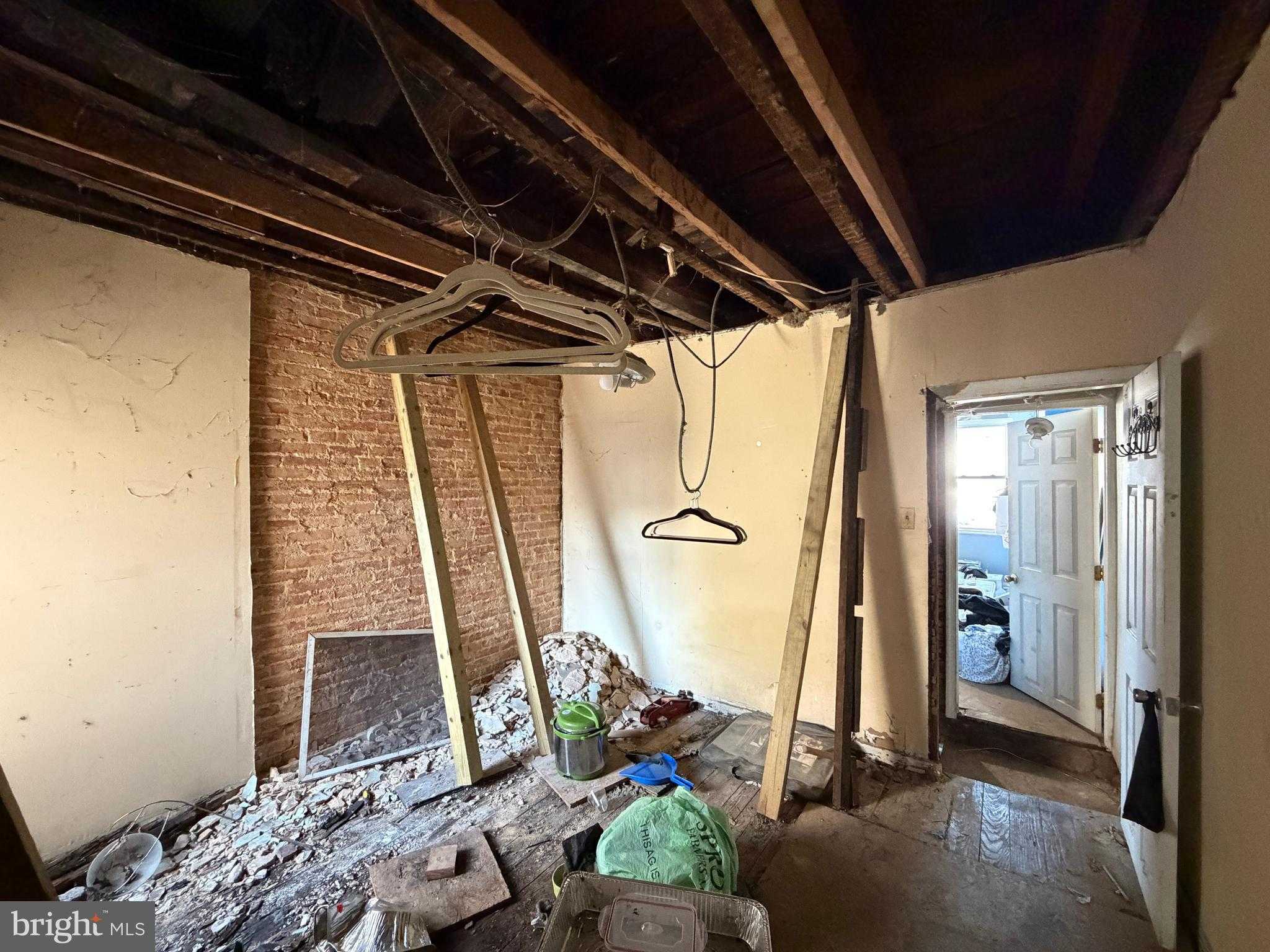 1212 N Spring St photo 16